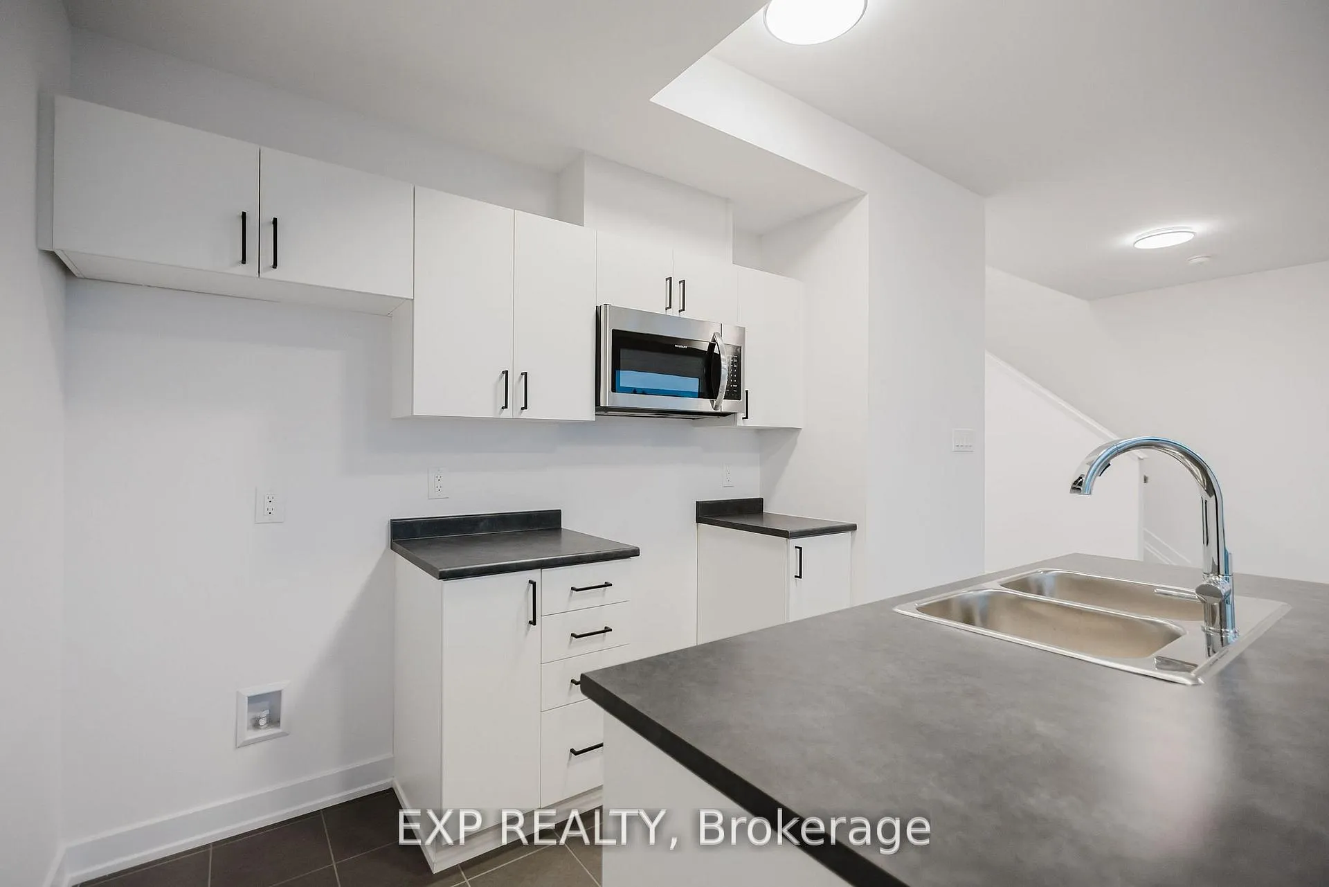 Photo 18 of 603 Silhouette Private, Ottawa, Barrhaven - Cedargrove/Fraserdale — HOMEH