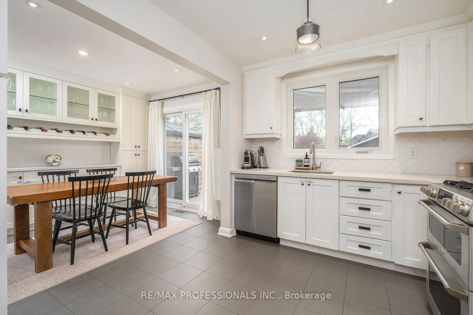 Photo 11 of 4 Edilou Drive, Etobicoke, Alderwood — HOMEH