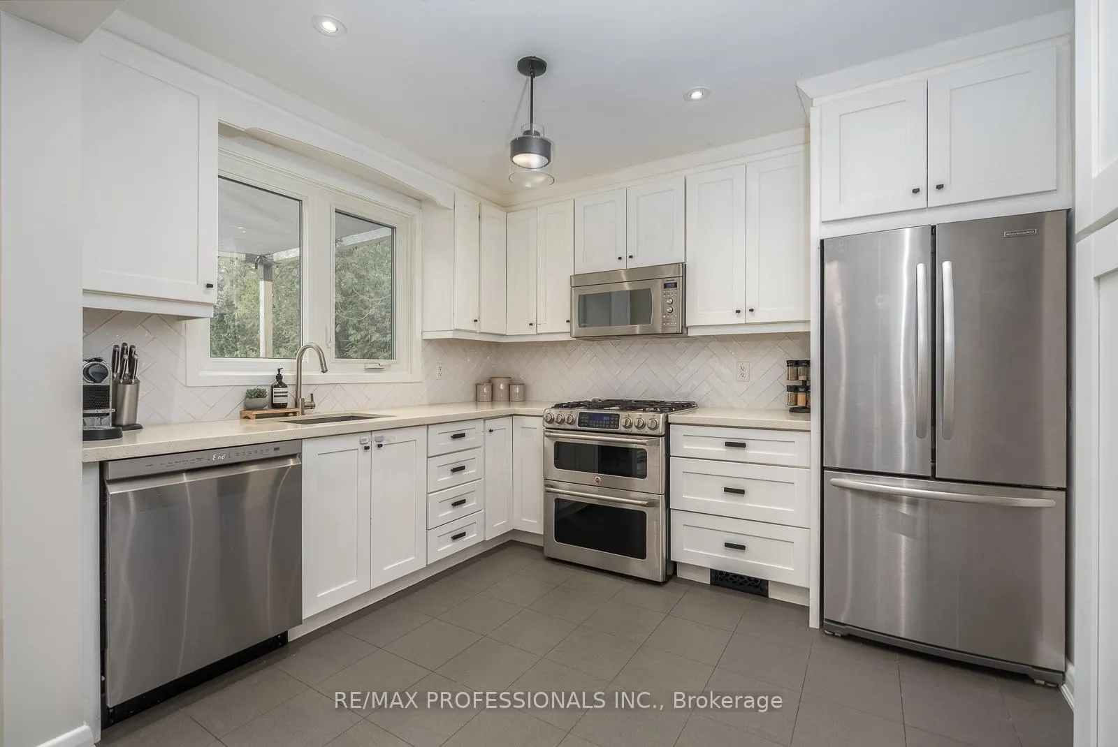 Photo 12 of 4 Edilou Drive, Etobicoke, Alderwood — HOMEH