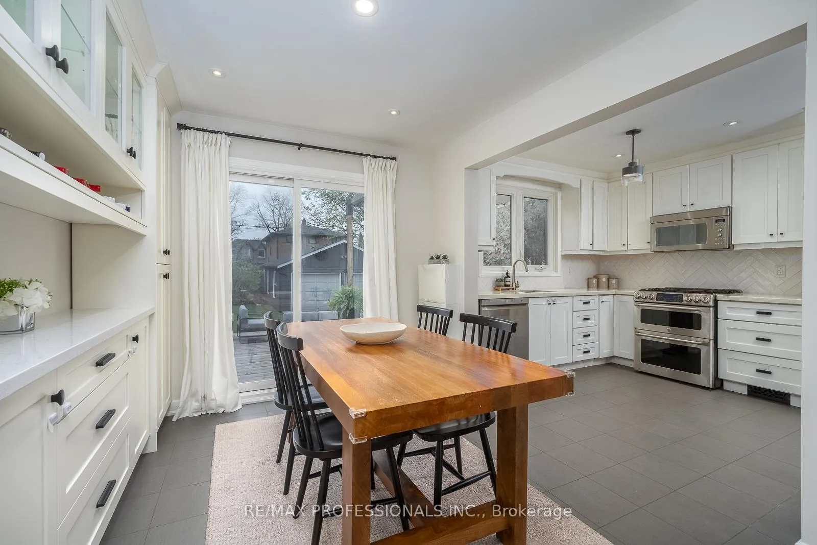 Photo 16 of 4 Edilou Drive, Etobicoke, Alderwood — HOMEH