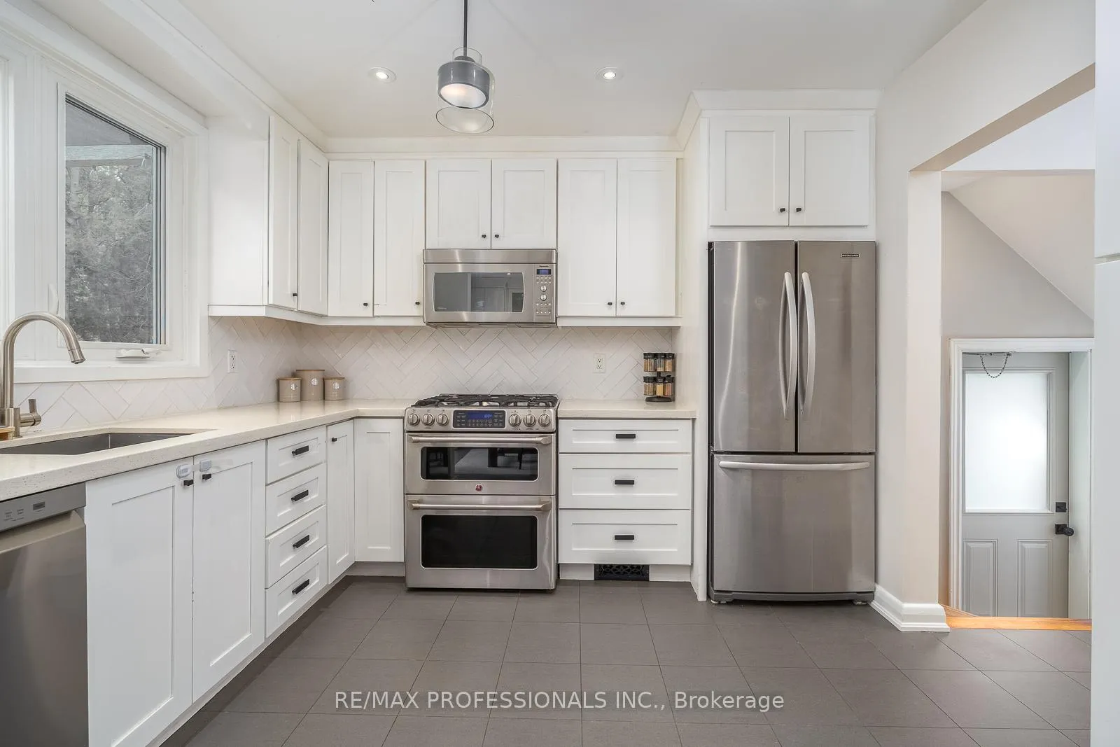 Photo 17 of 4 Edilou Drive, Etobicoke, Alderwood — HOMEH