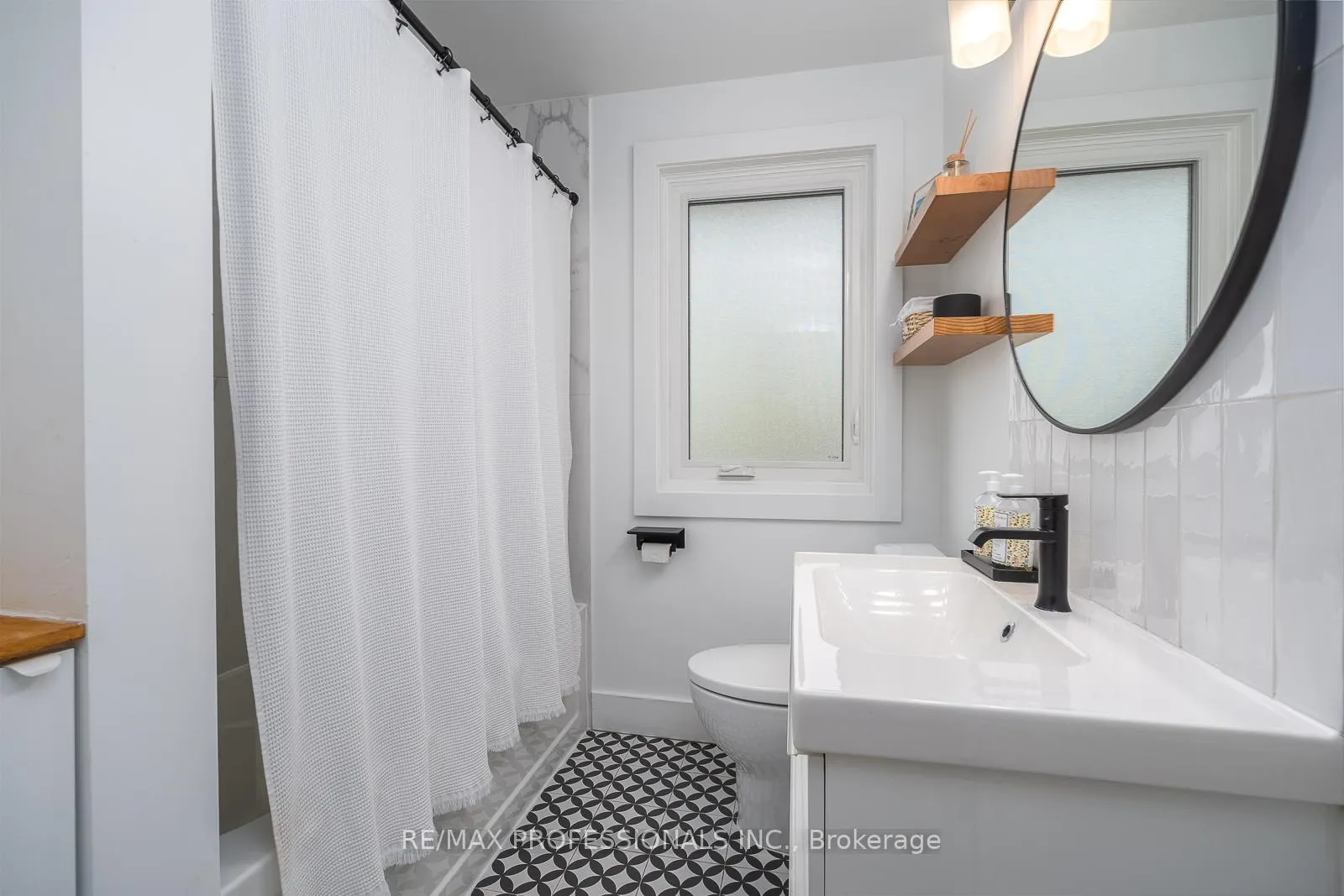 Photo 22 of 4 Edilou Drive, Etobicoke, Alderwood — HOMEH
