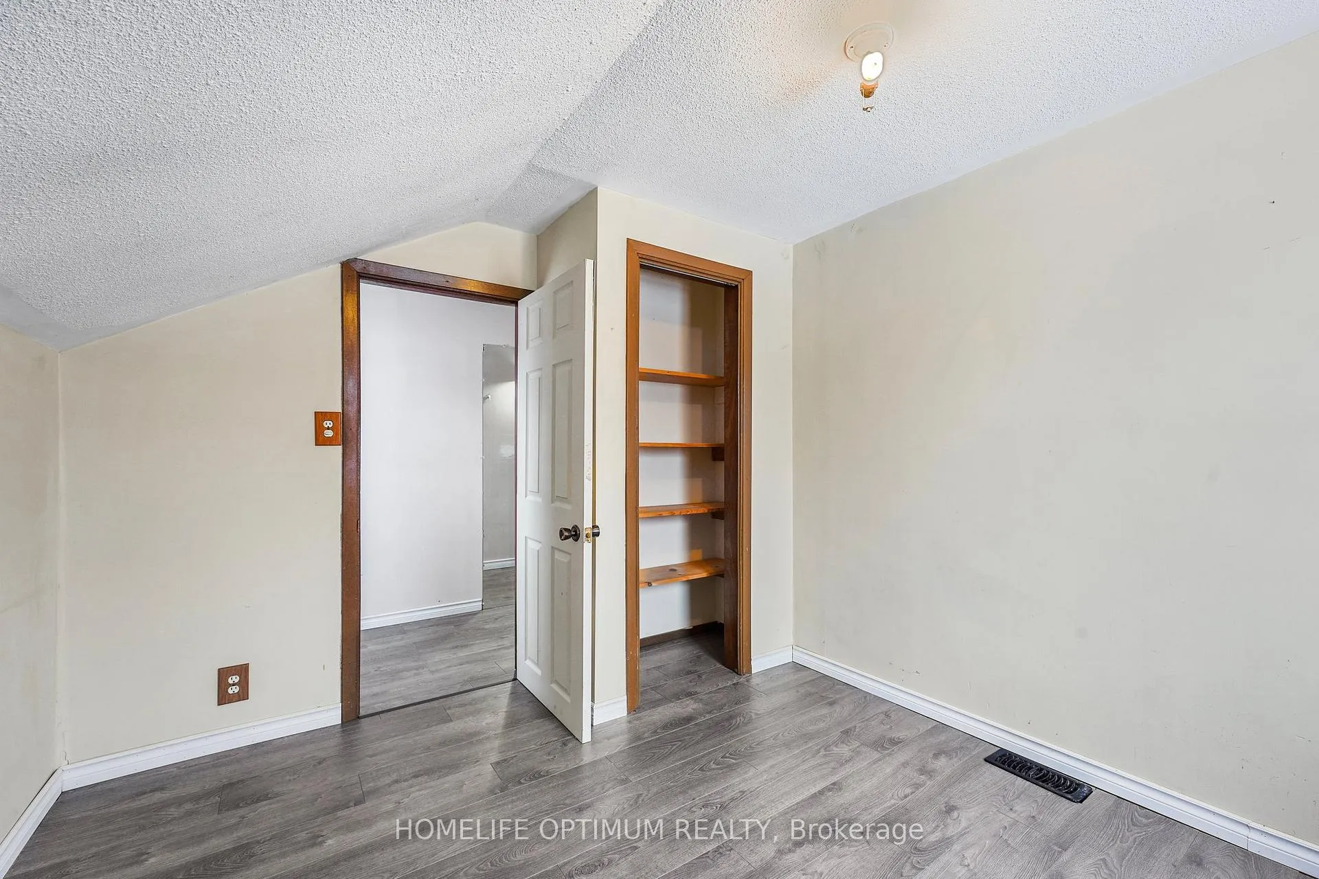 Photo 18 of 209 Barrie Street, Essa, Thornton — HOMEH
