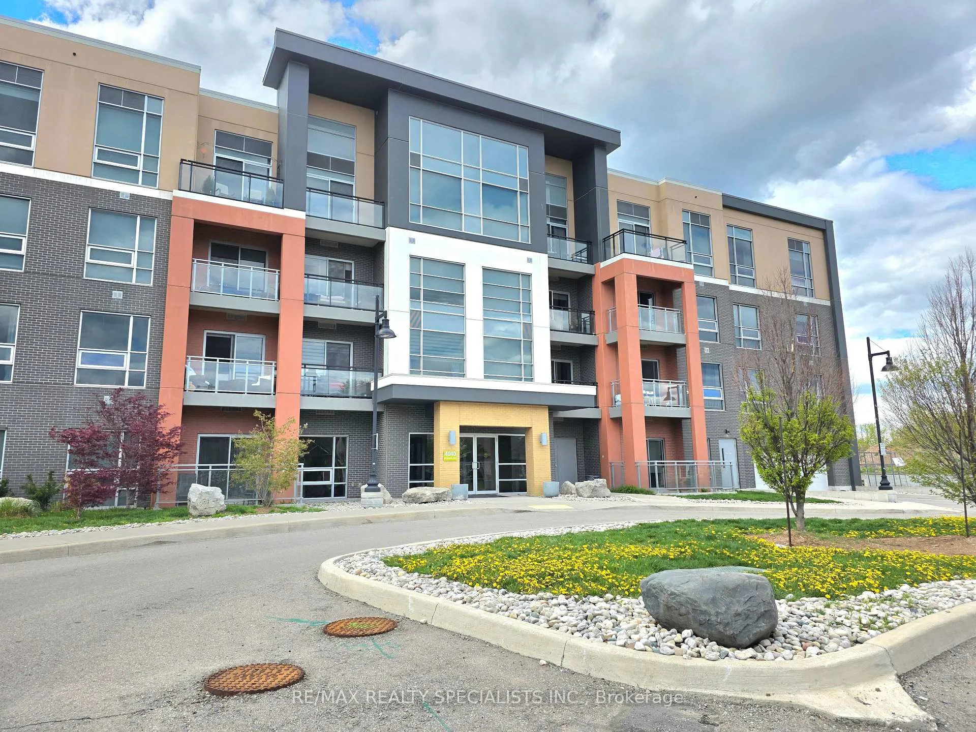 Photo 1 of Unit 401, 4040 Upper Middle Road, Burlington, Tansley — HOMEH