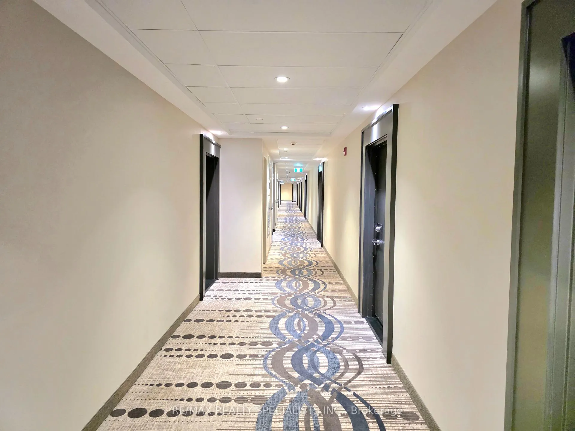 Photo 4 of Unit 401, 4040 Upper Middle Road, Burlington, Tansley — HOMEH