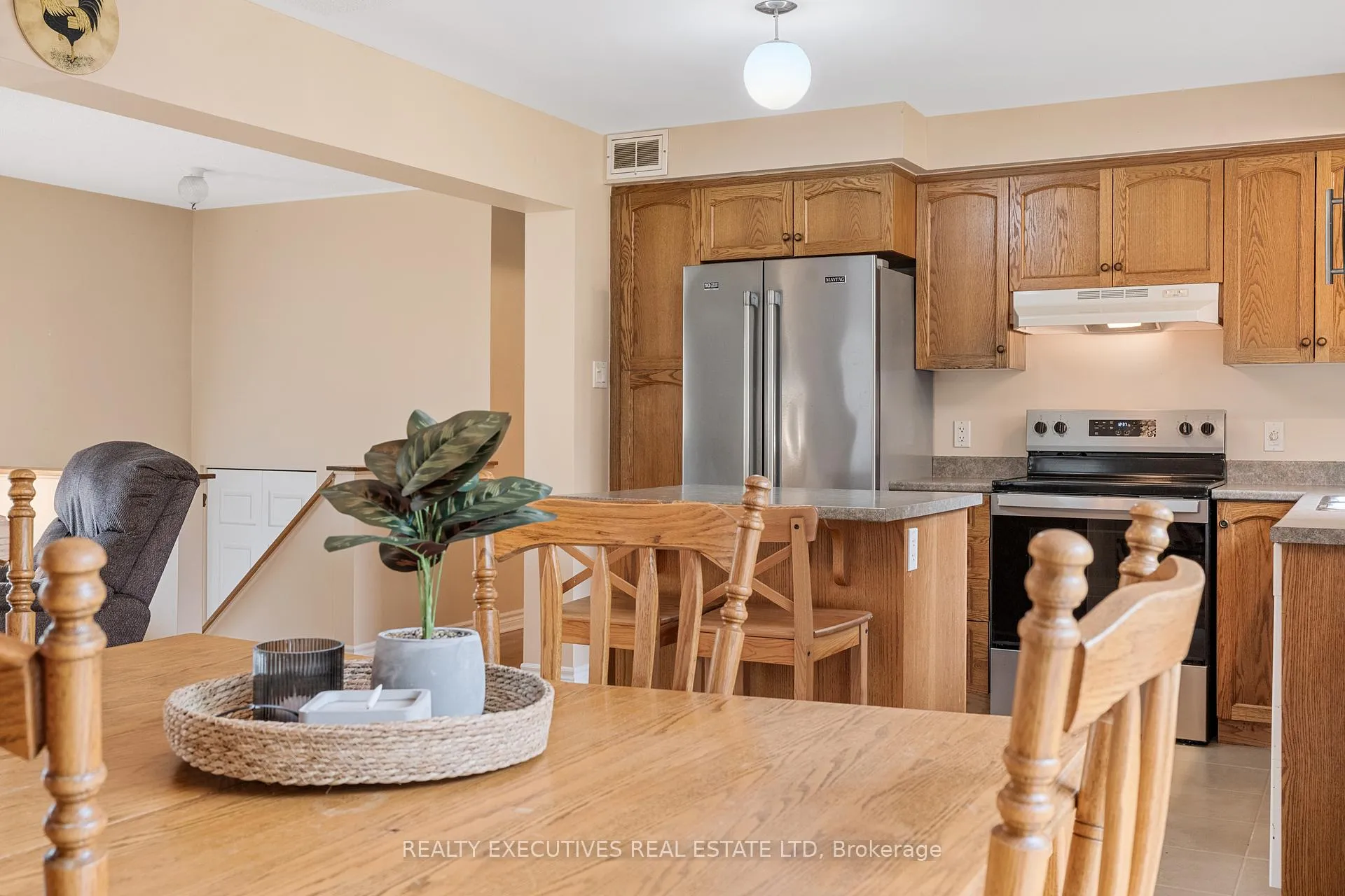 Photo 2 of 7645 Lawrence Street, Ottawa, Vernon — HOMEH