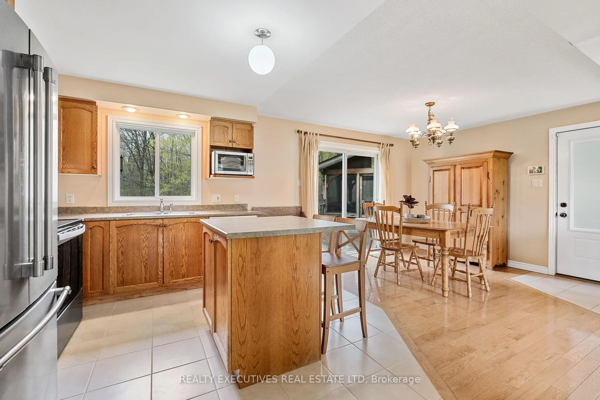Photo 5 of 7645 Lawrence Street, Ottawa, Vernon — HOMEH