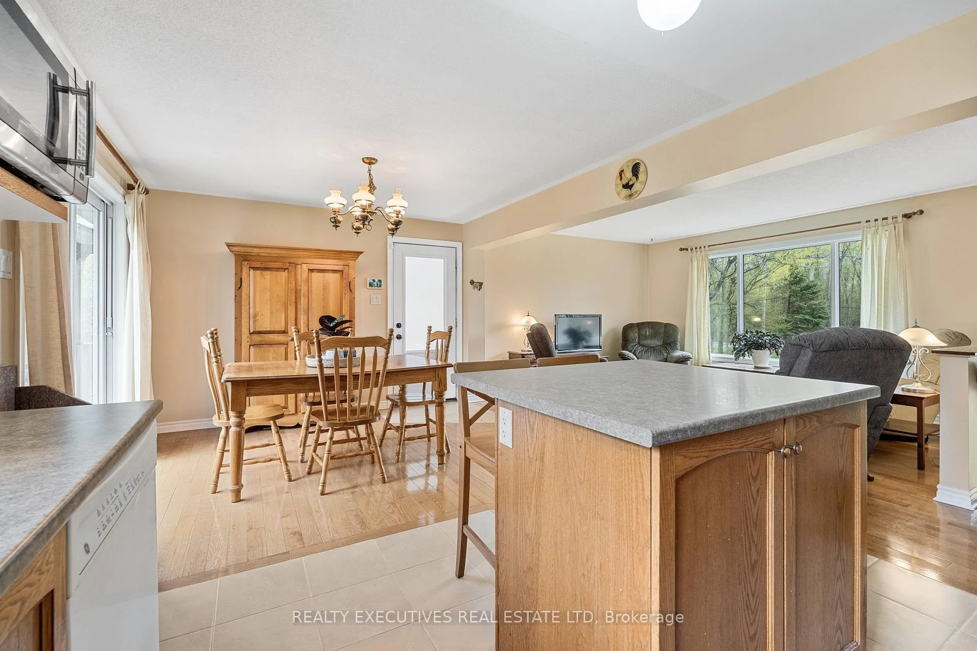 Photo 6 of 7645 Lawrence Street, Ottawa, Vernon — HOMEH