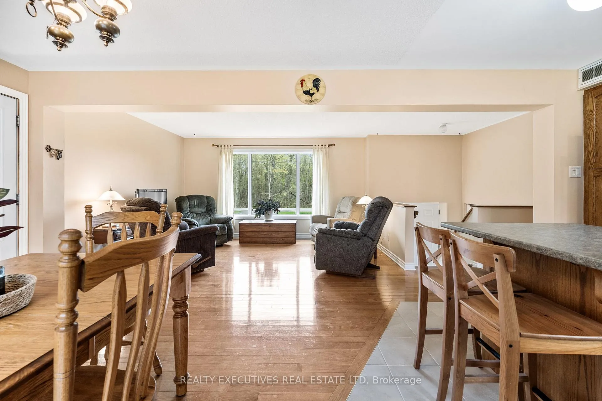 Photo 10 of 7645 Lawrence Street, Ottawa, Vernon — HOMEH