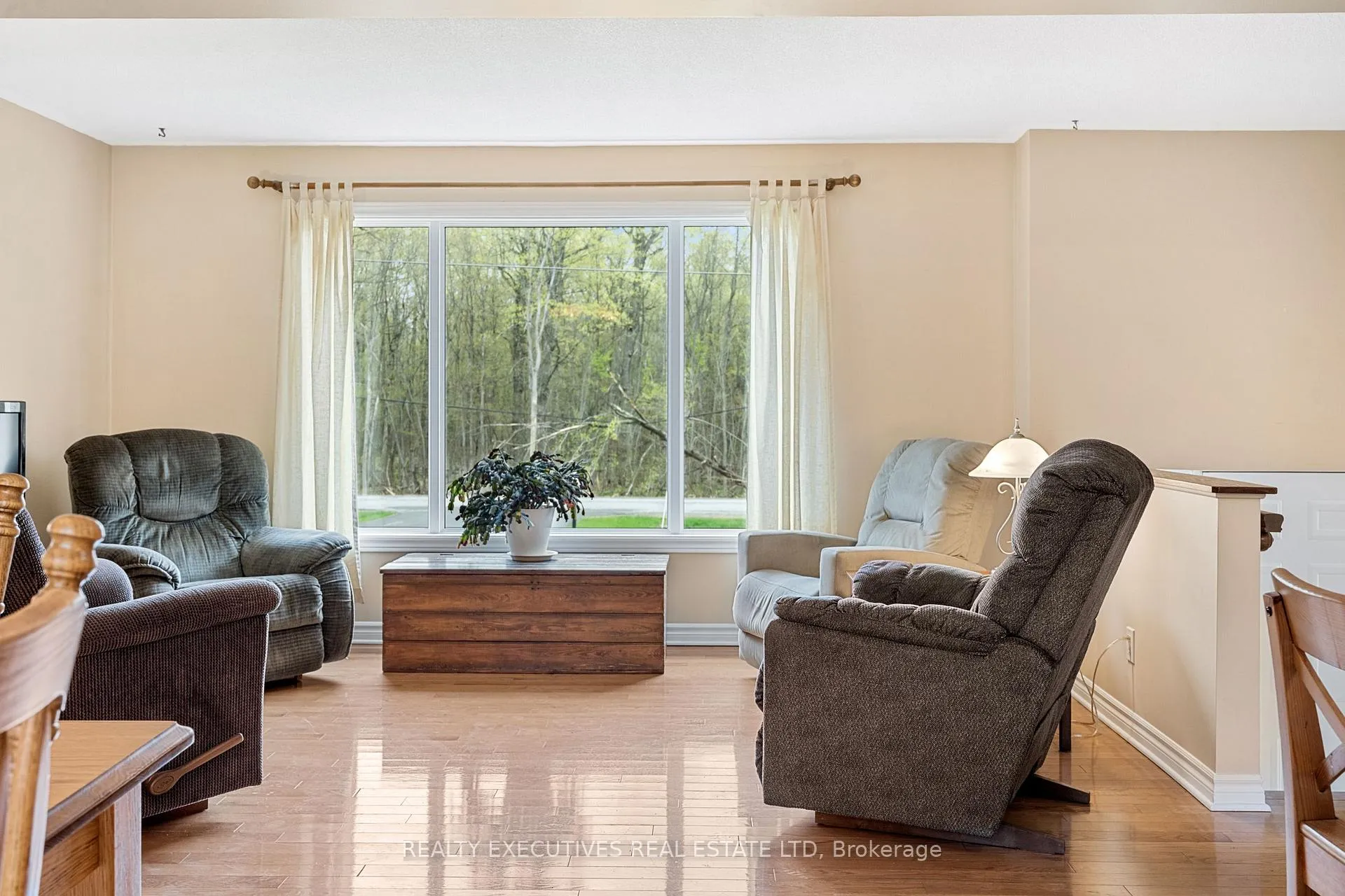 Photo 11 of 7645 Lawrence Street, Ottawa, Vernon — HOMEH