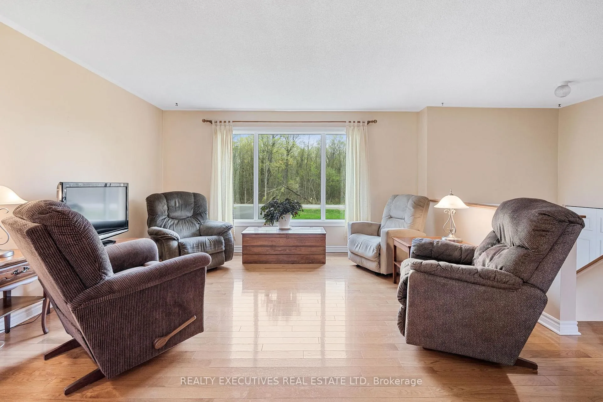 Photo 13 of 7645 Lawrence Street, Ottawa, Vernon — HOMEH