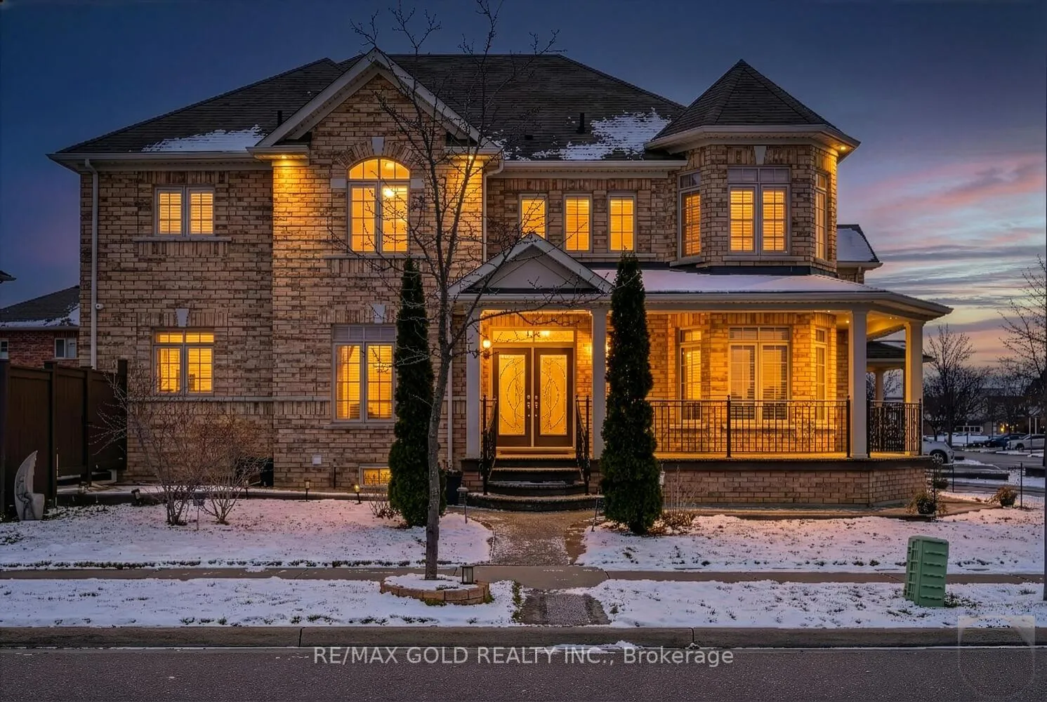 Front of 15 Vanwood Crescent