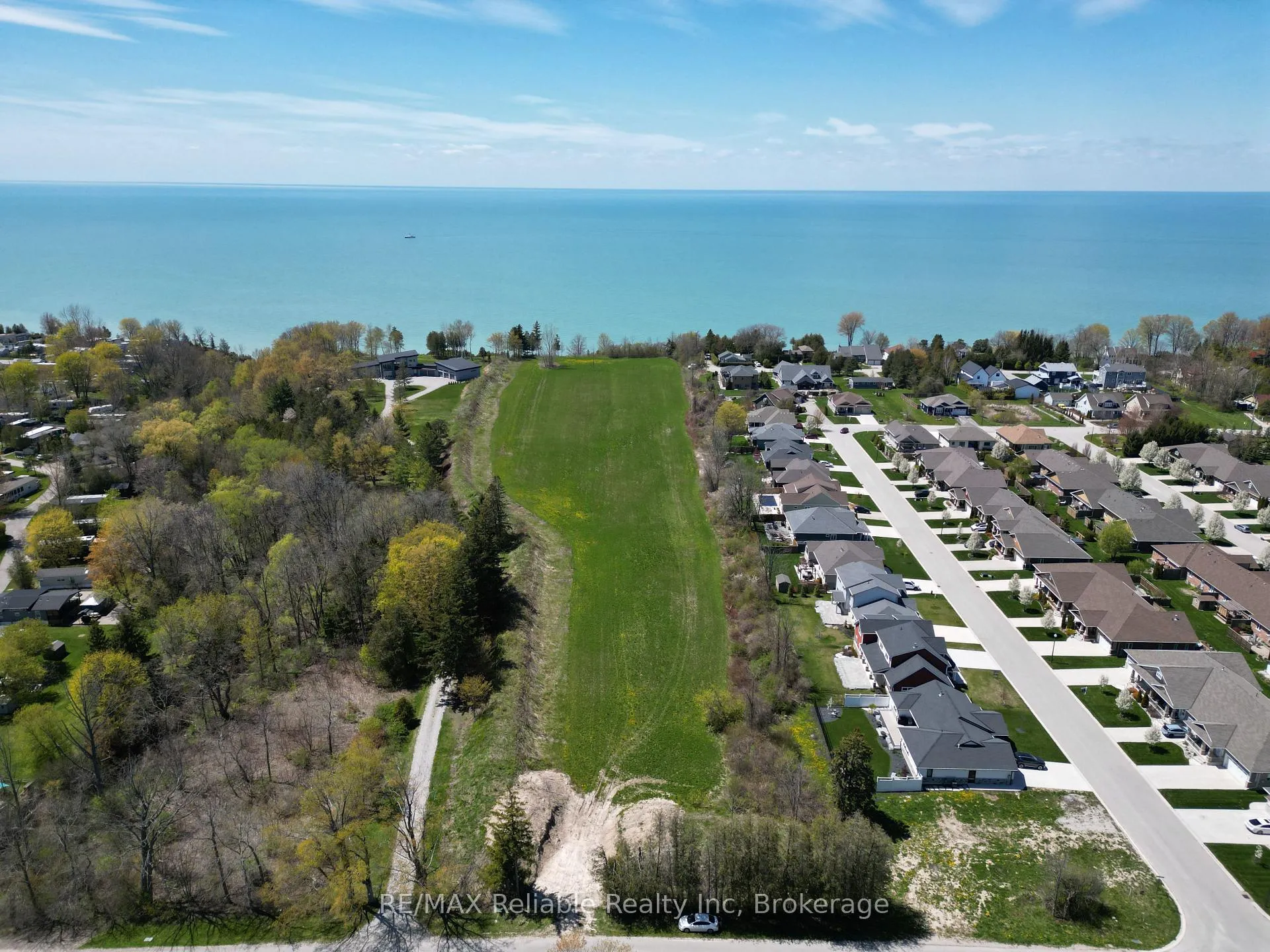 Photo 3 of 122 Tuyll Street, Bluewater, Bayfield — HOMEH