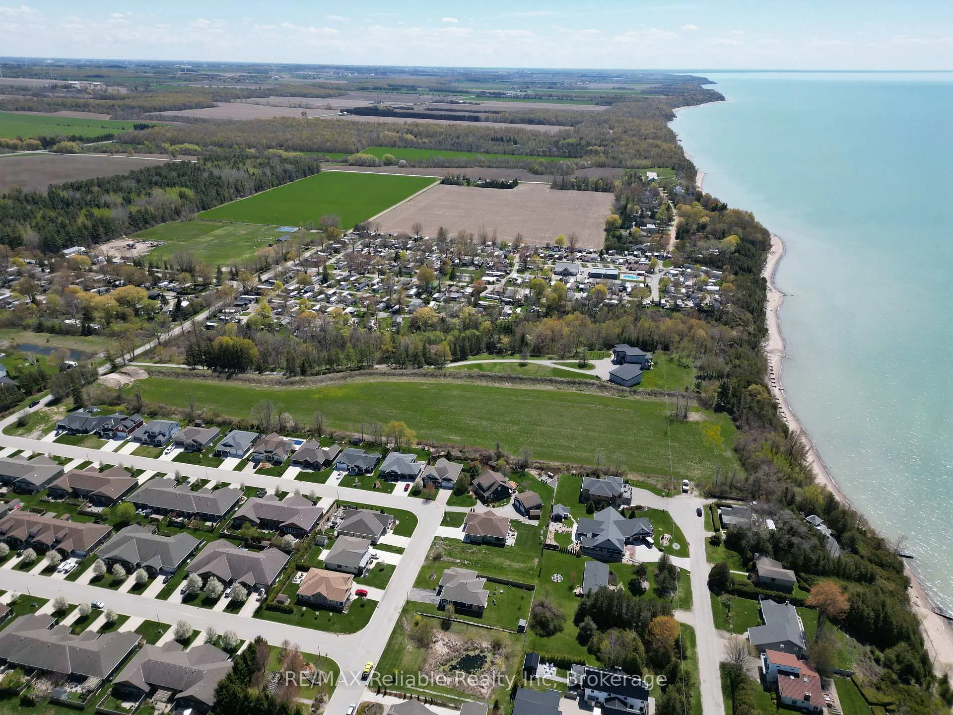 Photo 24 of 122 Tuyll Street, Bluewater, Bayfield — HOMEH