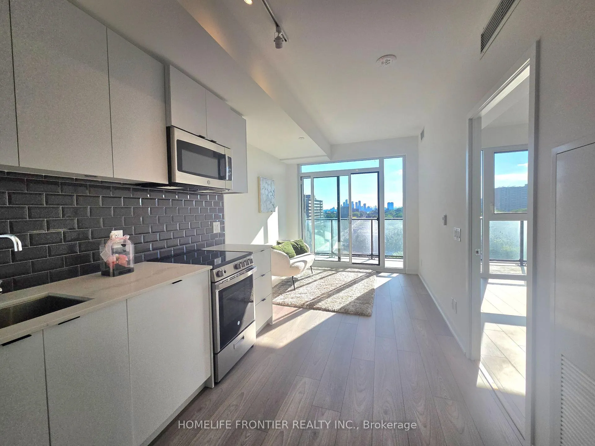 Photo 3 of Unit 822, 1182 King Street, Toronto, South Parkdale — HOMEH