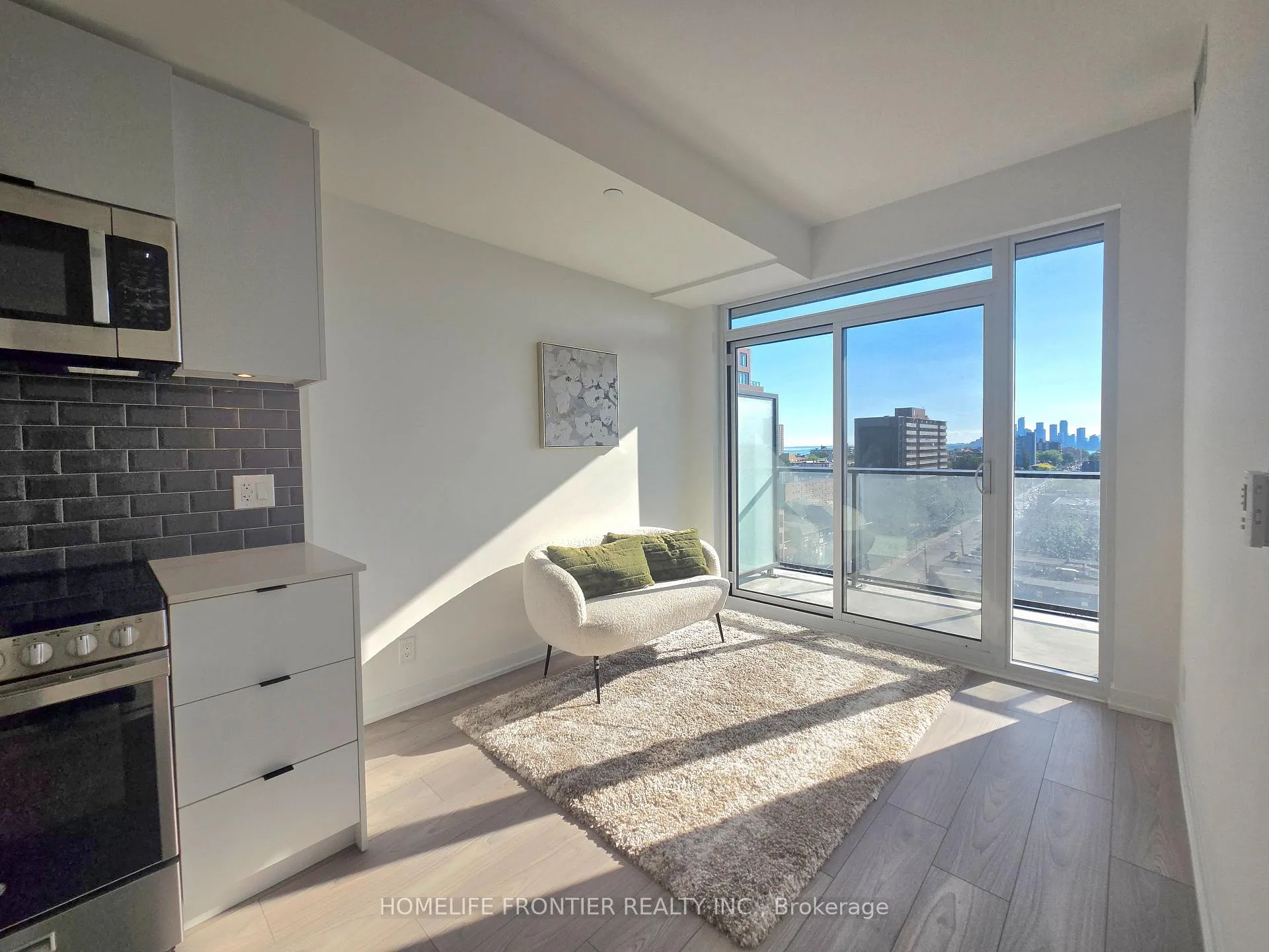 Photo 5 of Unit 822, 1182 King Street, Toronto, South Parkdale — HOMEH