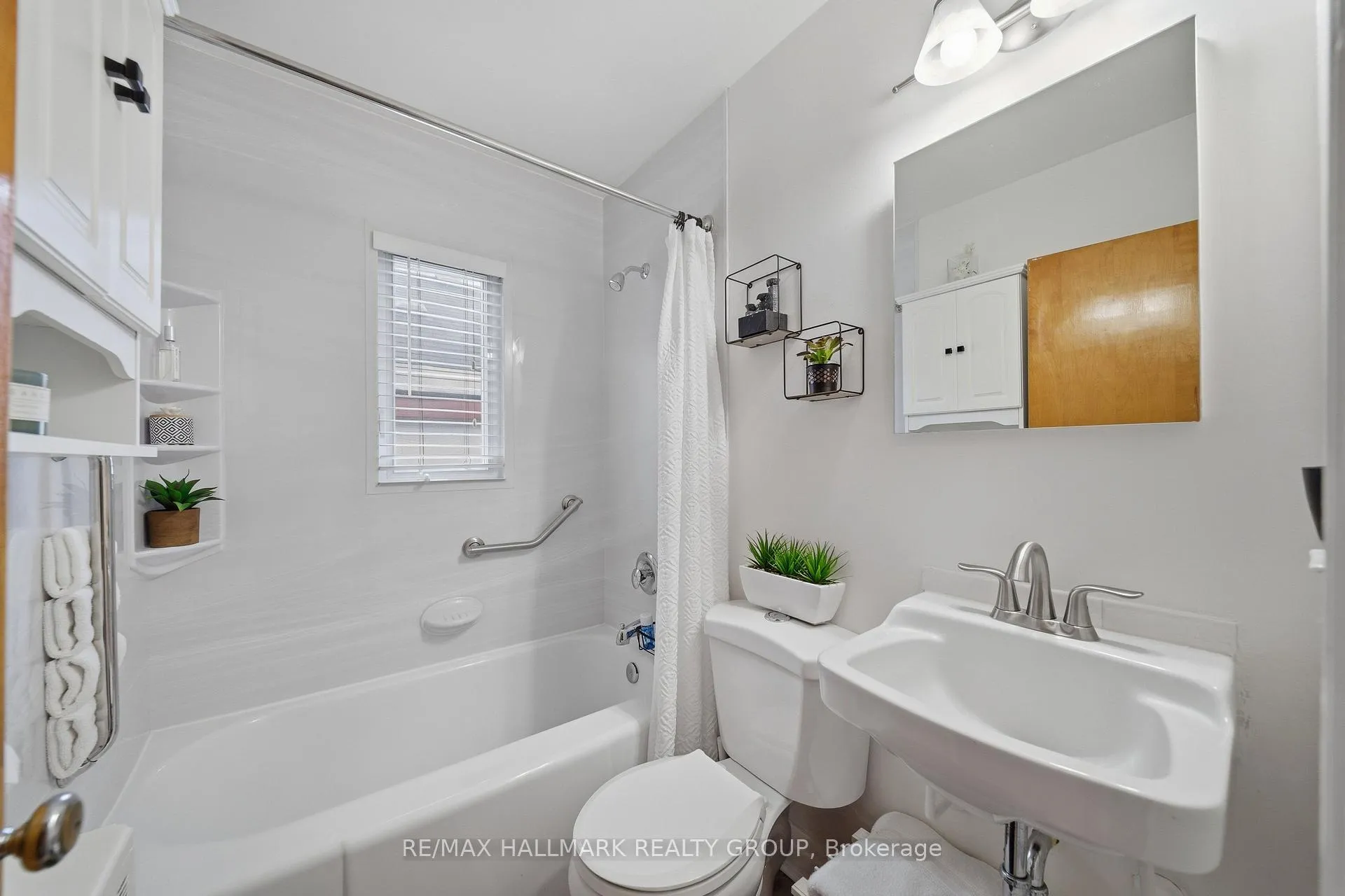 Photo 15 of 74 Genest Street, Ottawa, Vanier — HOMEH