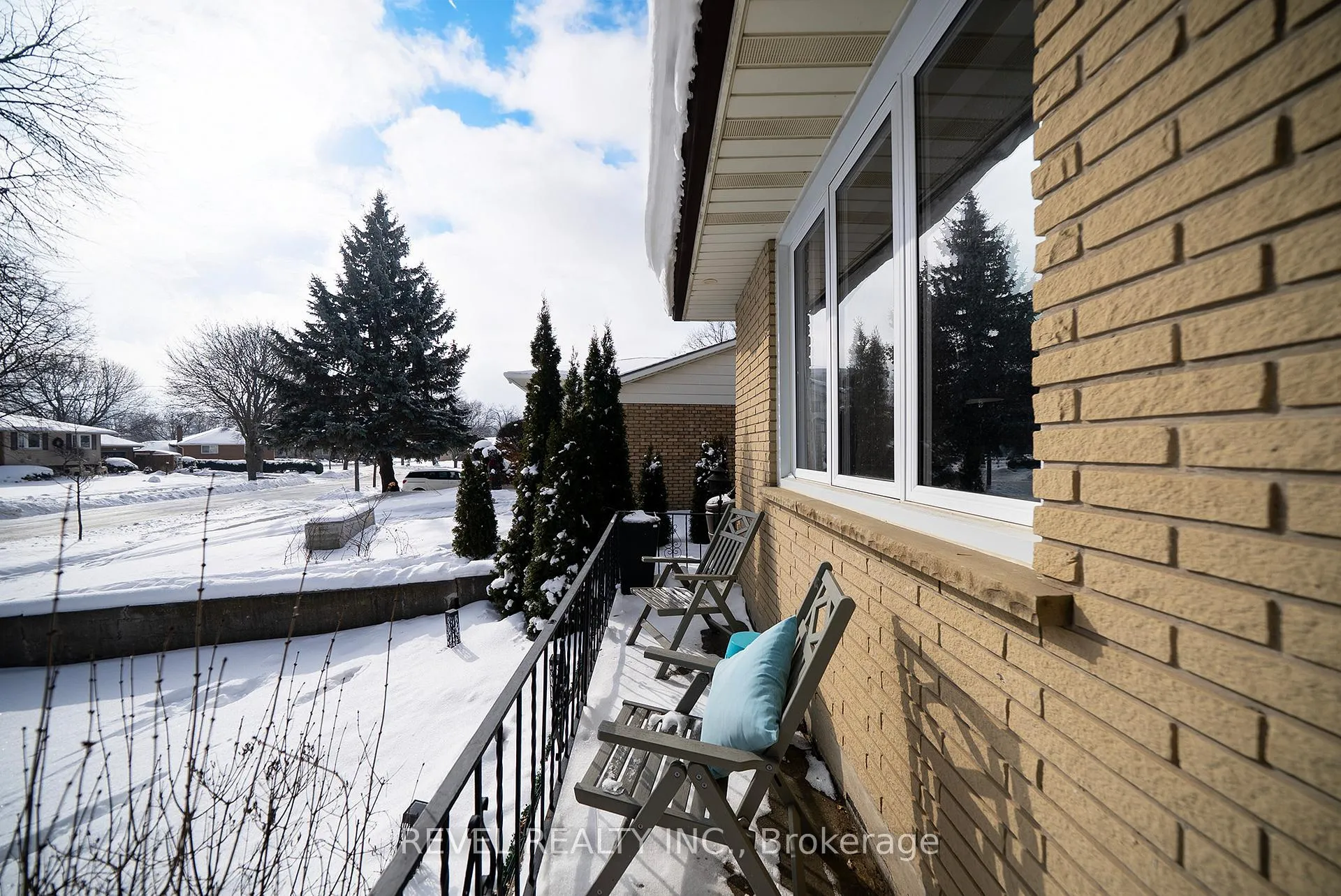 Photo 3 of 44 Shalfleet Boulevard, Brantford — HOMEH