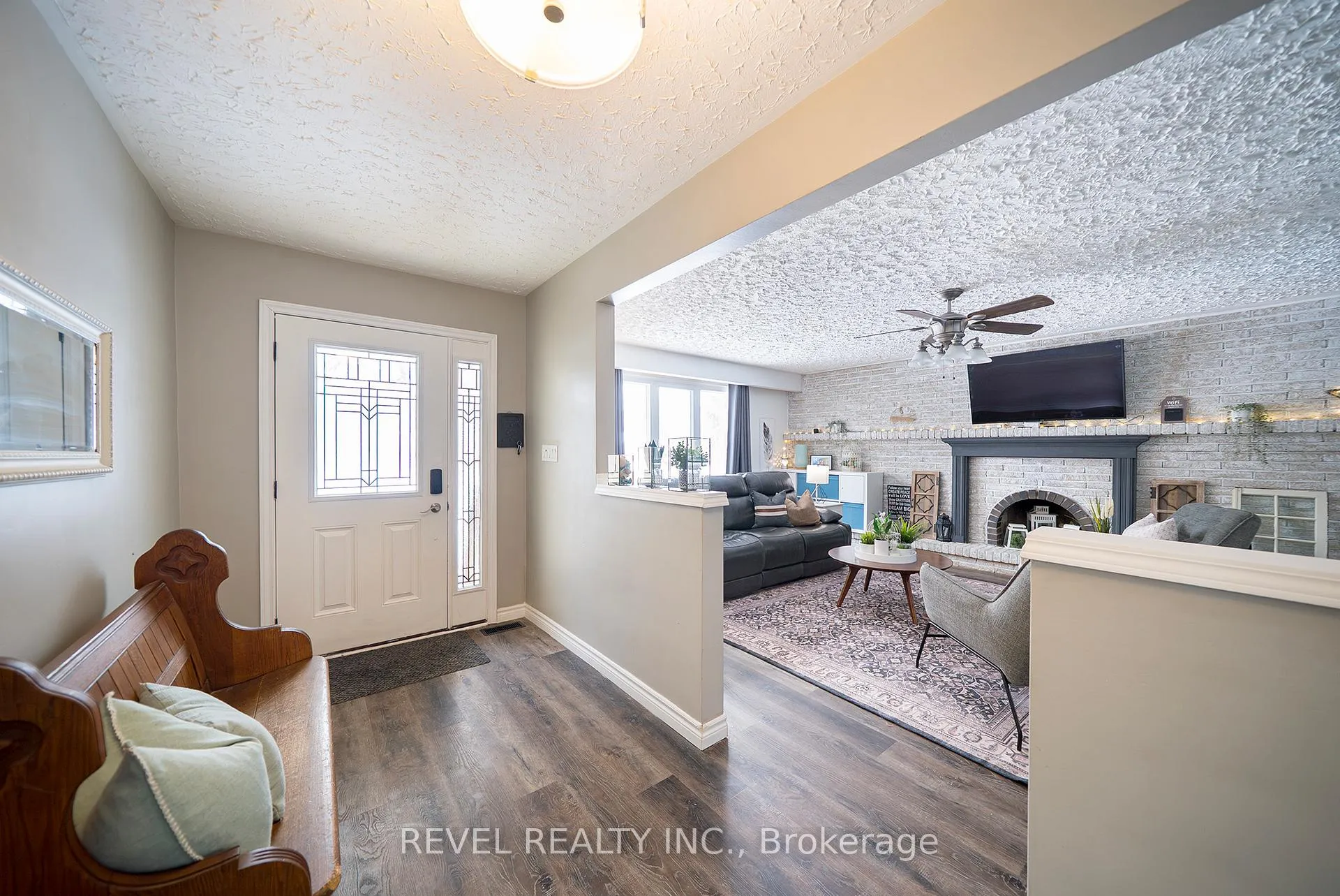 Photo 4 of 44 Shalfleet Boulevard, Brantford — HOMEH