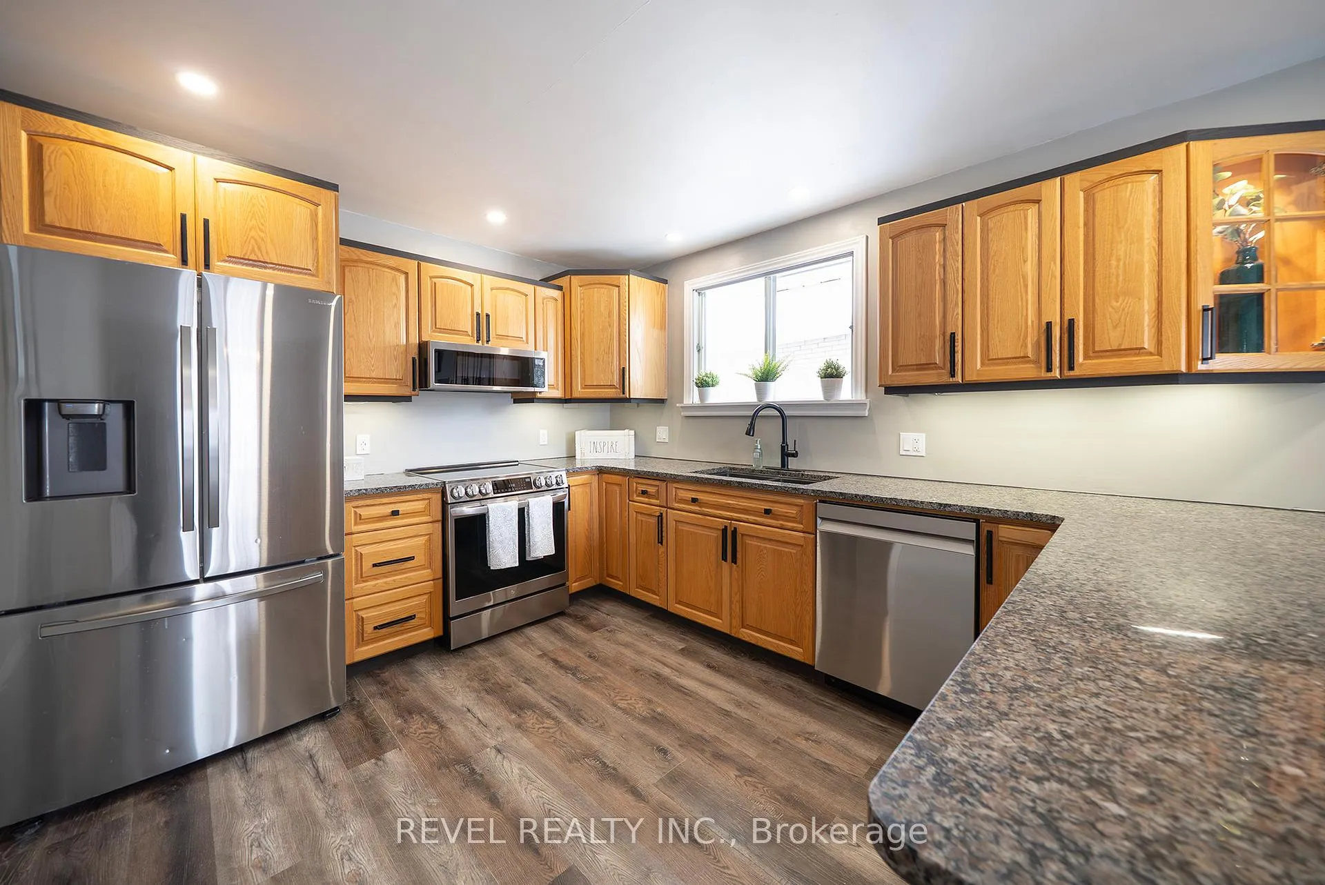 Photo 10 of 44 Shalfleet Boulevard, Brantford — HOMEH