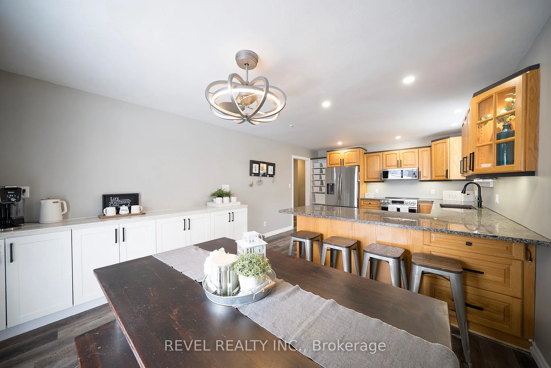 Photo 13 of 44 Shalfleet Boulevard, Brantford — HOMEH