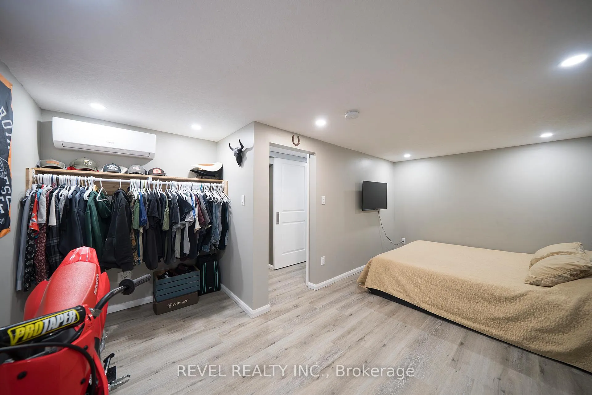 Photo 27 of 44 Shalfleet Boulevard, Brantford — HOMEH