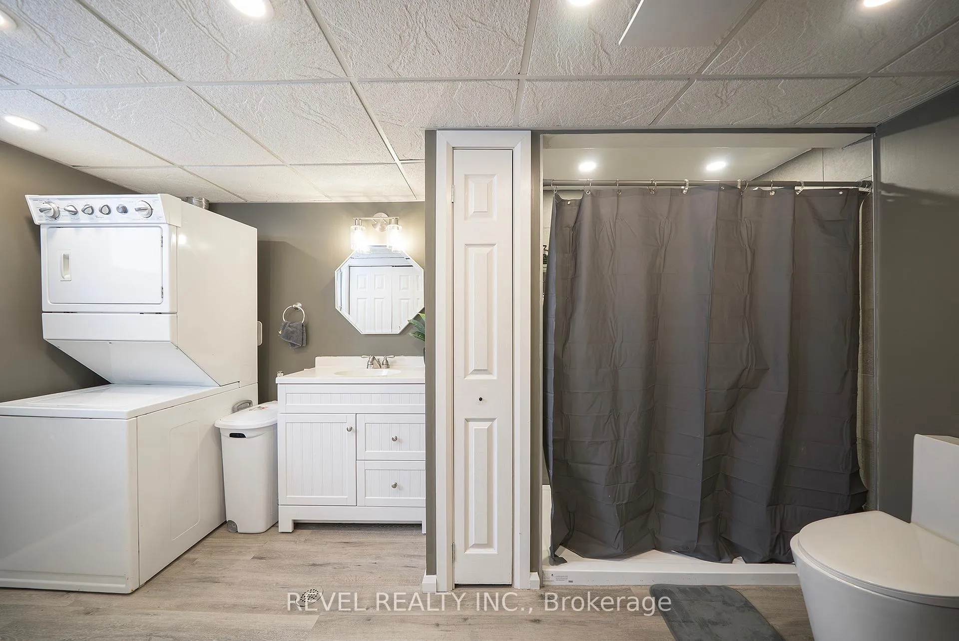Photo 28 of 44 Shalfleet Boulevard, Brantford — HOMEH