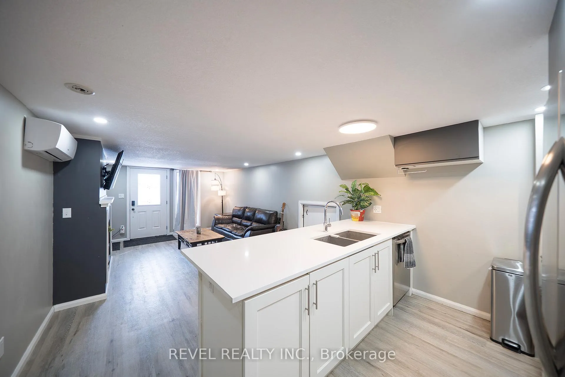 Photo 32 of 44 Shalfleet Boulevard, Brantford — HOMEH