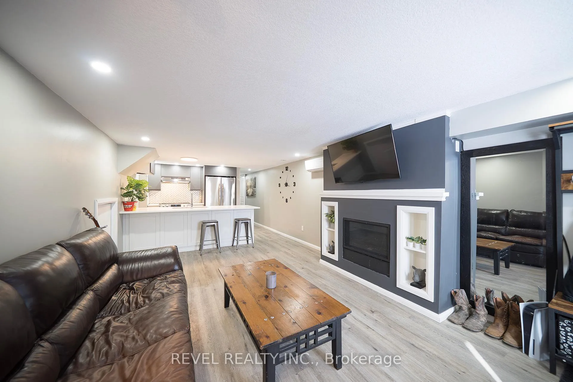 Photo 35 of 44 Shalfleet Boulevard, Brantford — HOMEH