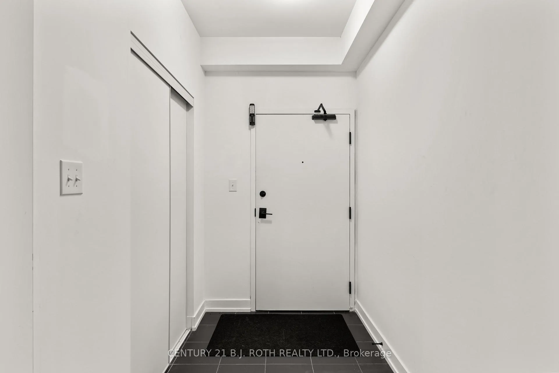 Photo 4 of Unit 117, 4 Spice Way, Barrie, Innis-Shore — HOMEH