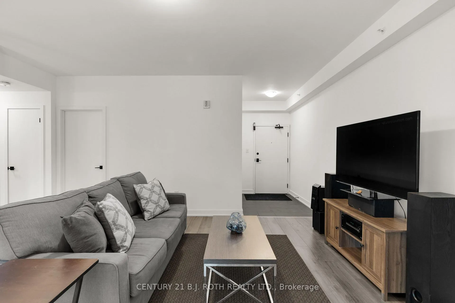 Photo 5 of Unit 117, 4 Spice Way, Barrie, Innis-Shore — HOMEH