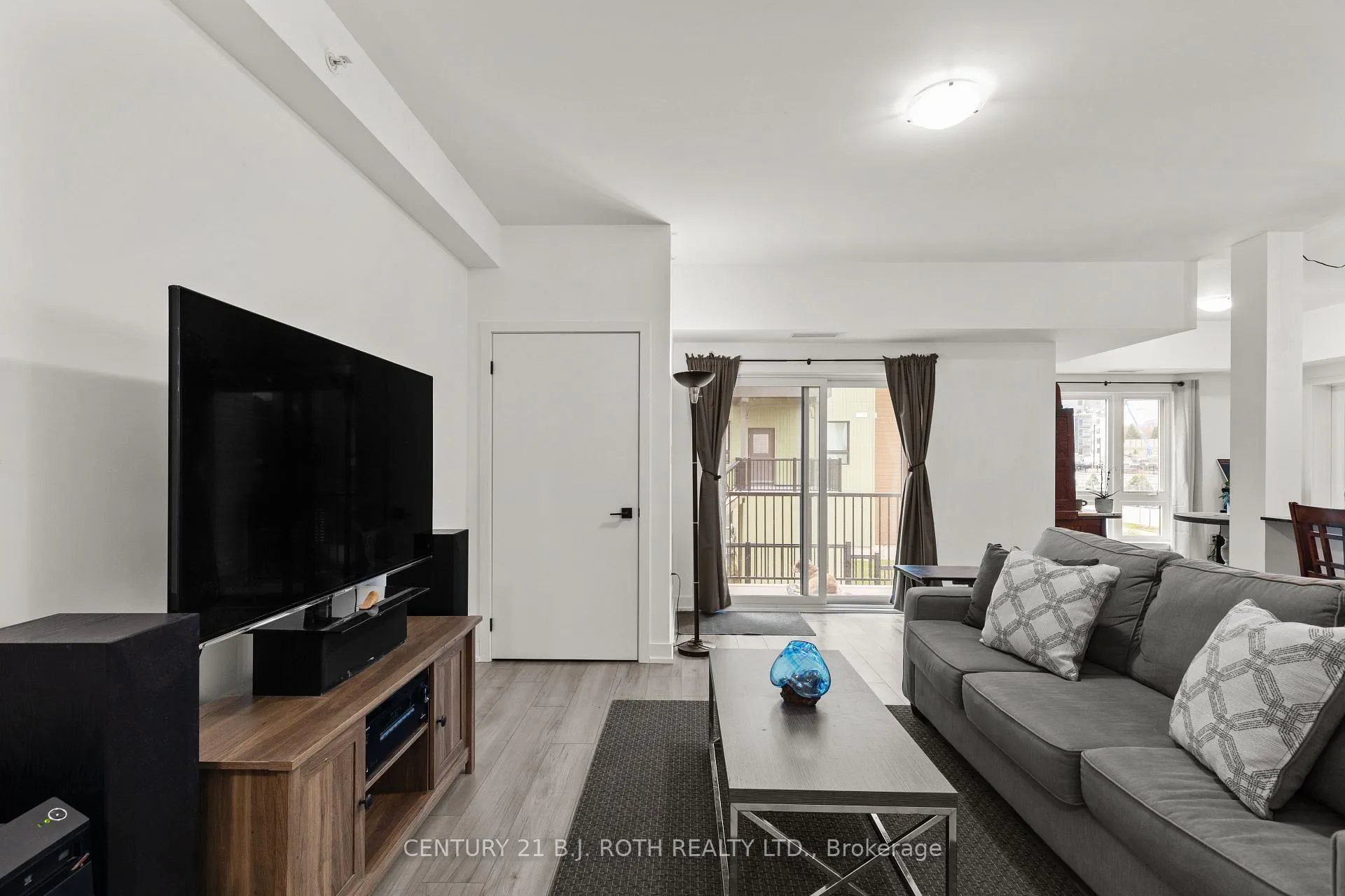 Photo 6 of Unit 117, 4 Spice Way, Barrie, Innis-Shore — HOMEH