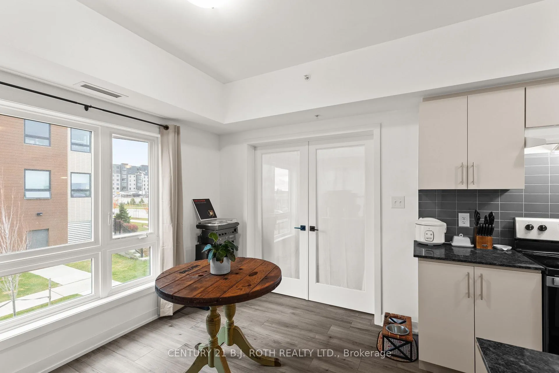 Photo 13 of Unit 117, 4 Spice Way, Barrie, Innis-Shore — HOMEH