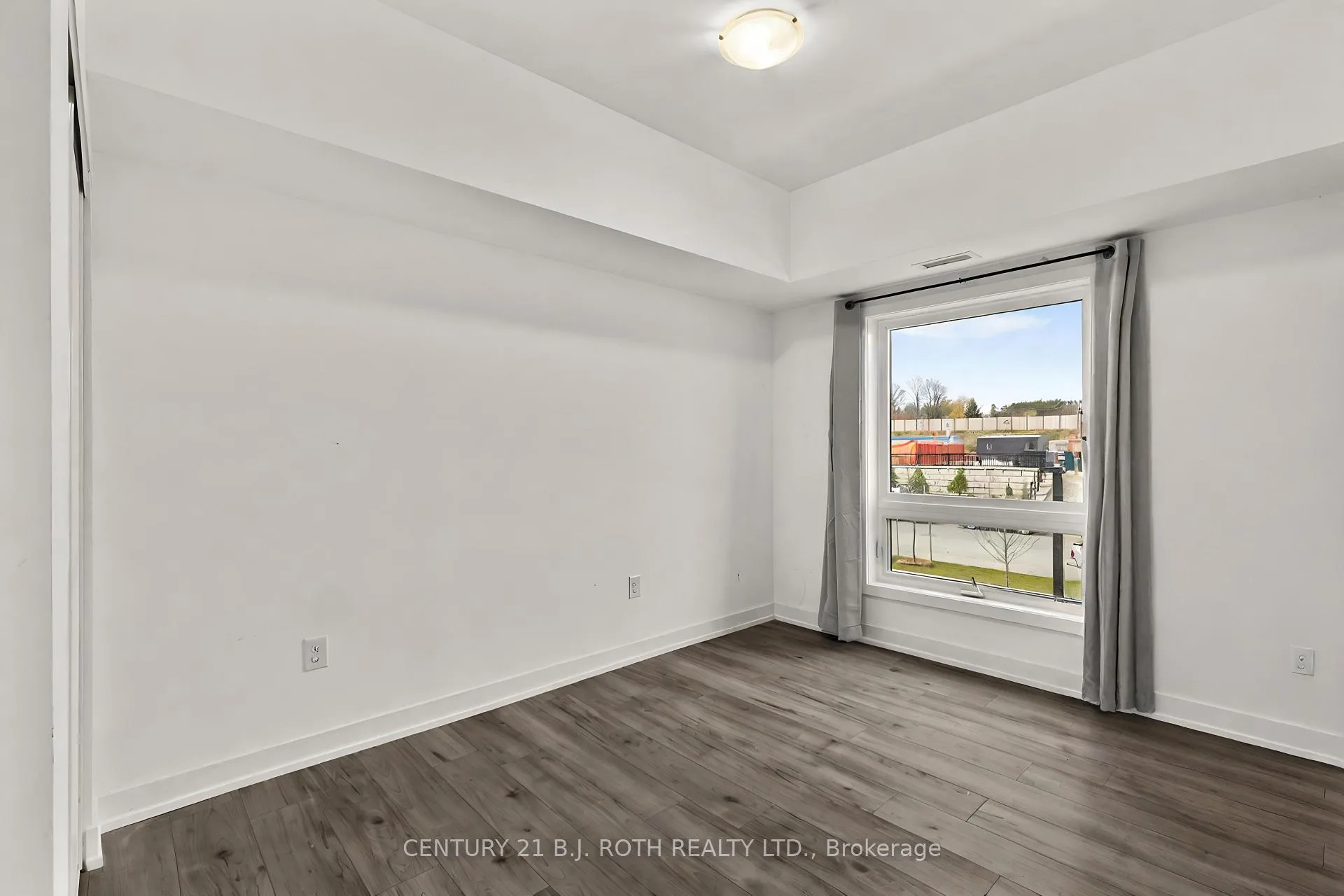 Photo 14 of Unit 117, 4 Spice Way, Barrie, Innis-Shore — HOMEH