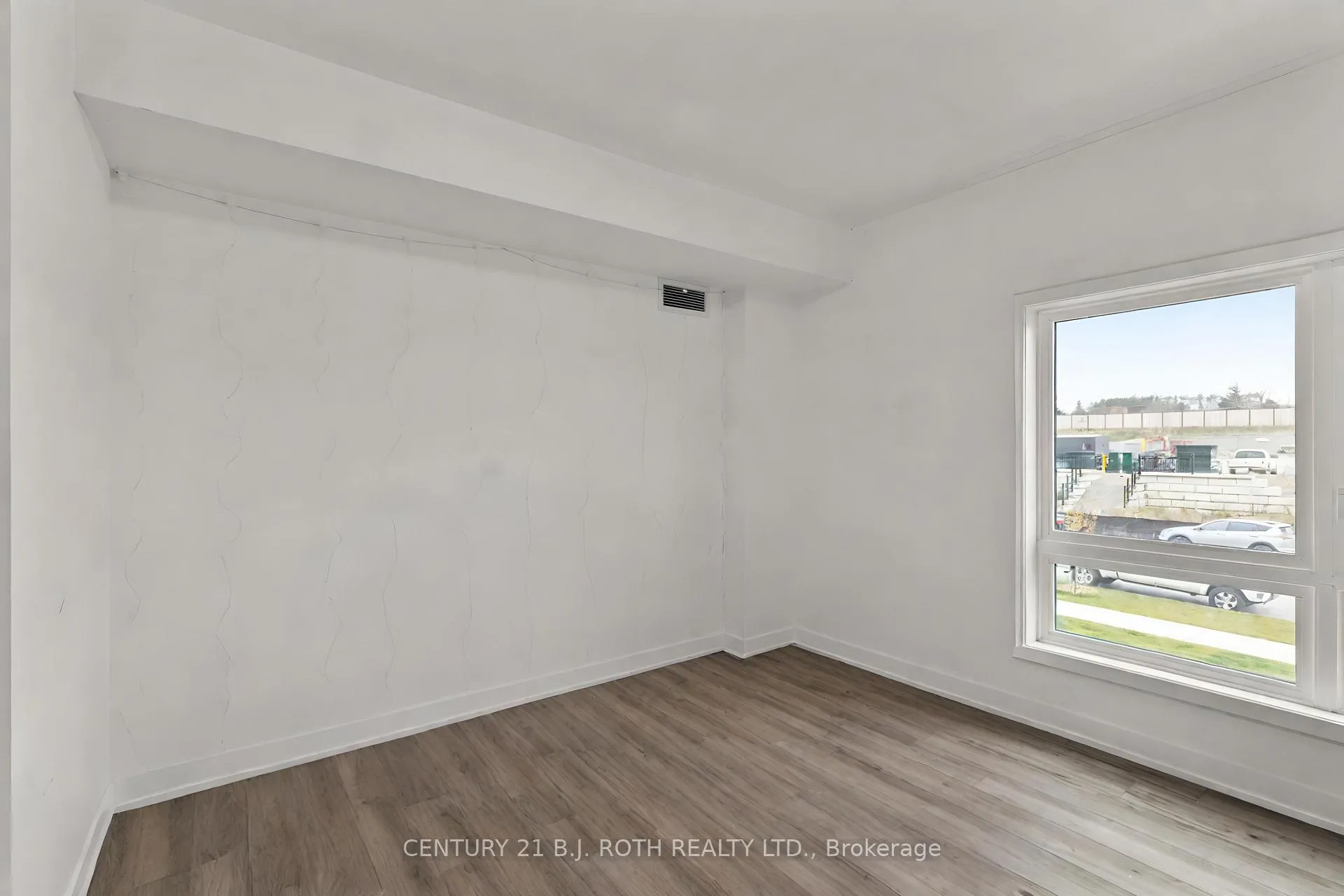 Photo 15 of Unit 117, 4 Spice Way, Barrie, Innis-Shore — HOMEH