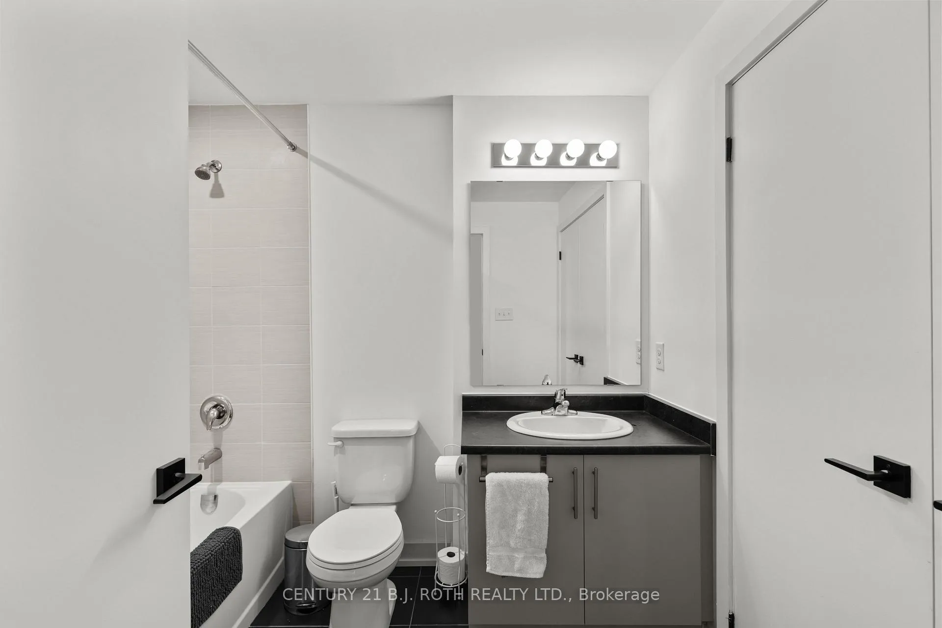 Photo 17 of Unit 117, 4 Spice Way, Barrie, Innis-Shore — HOMEH