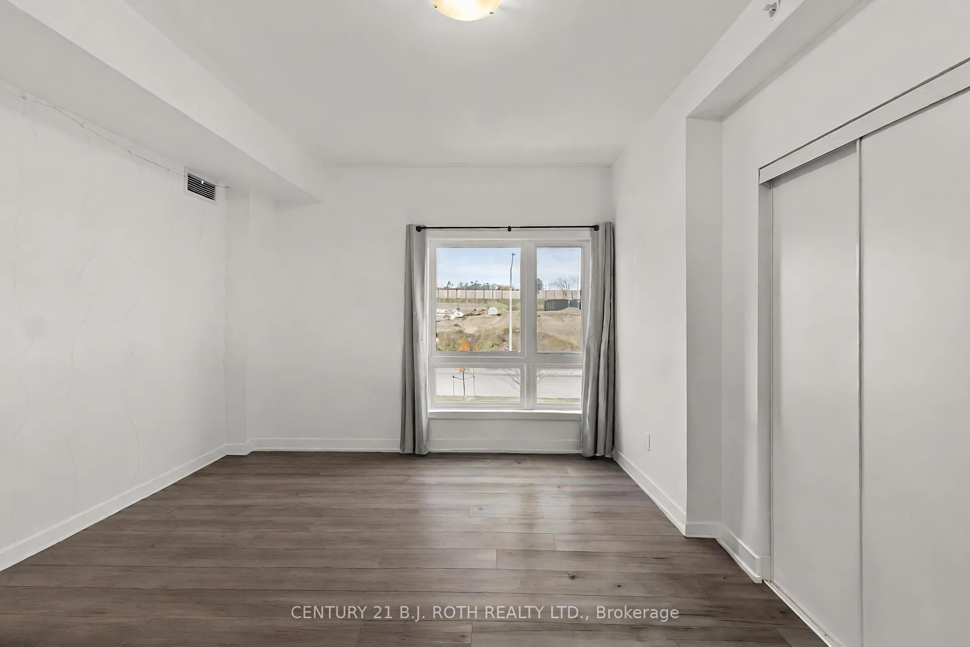 Photo 18 of Unit 117, 4 Spice Way, Barrie, Innis-Shore — HOMEH