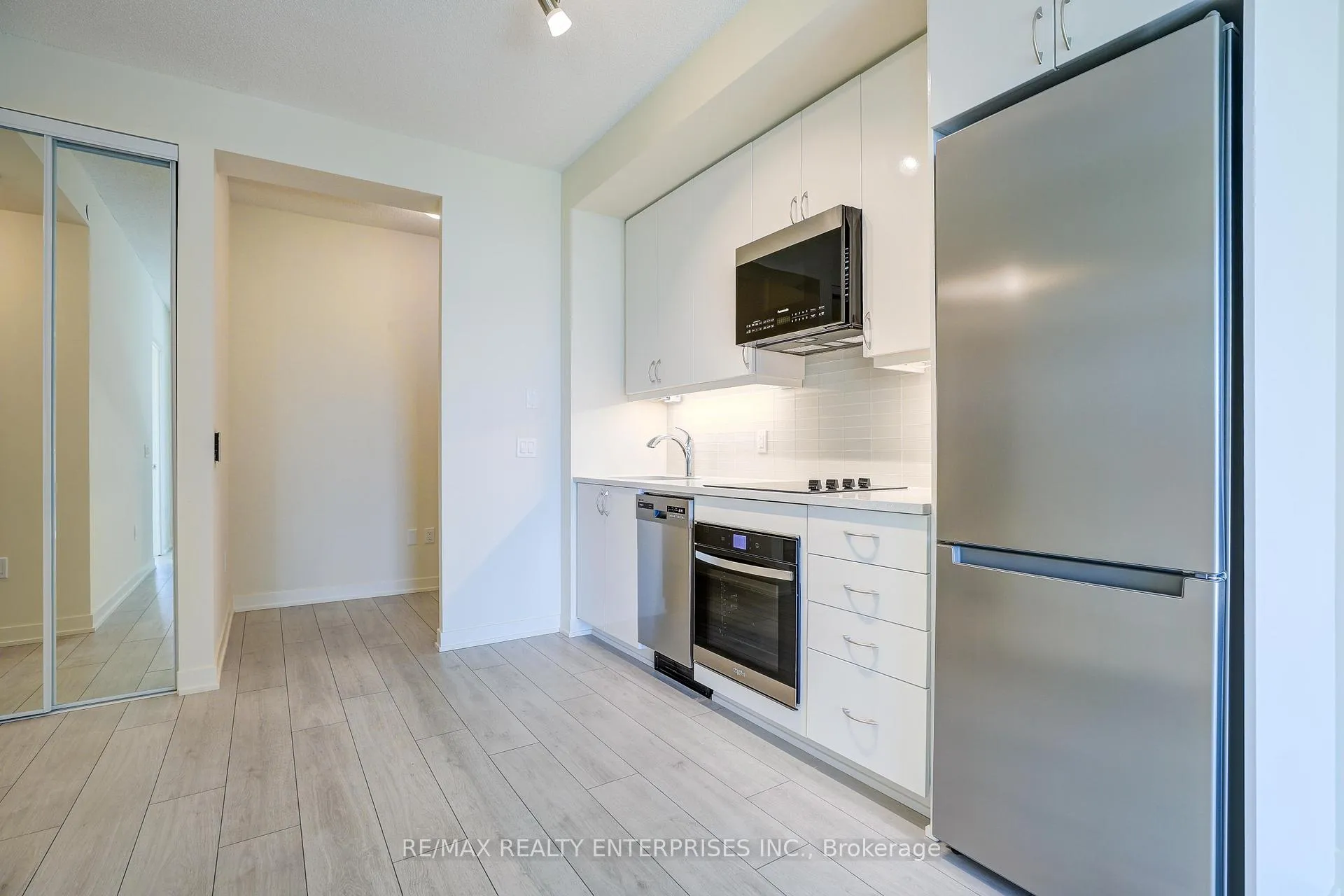 Photo 5 of Unit 3707, 38 Annie Craig Drive, Etobicoke, Mimico — HOMEH