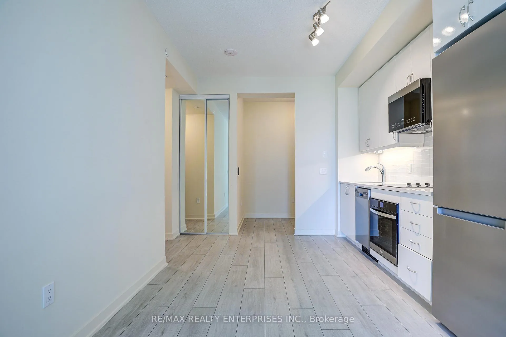 Photo 8 of Unit 3707, 38 Annie Craig Drive, Etobicoke, Mimico — HOMEH