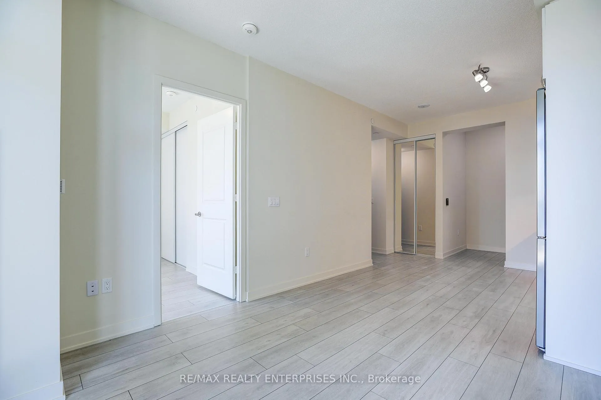 Photo 10 of Unit 3707, 38 Annie Craig Drive, Etobicoke, Mimico — HOMEH