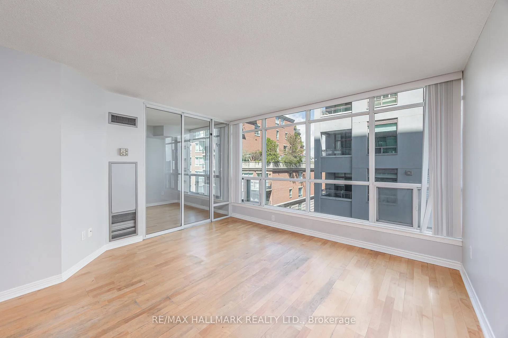 Photo 5 of Unit 506, 942 Yonge Street, Toronto, The Annex — HOMEH