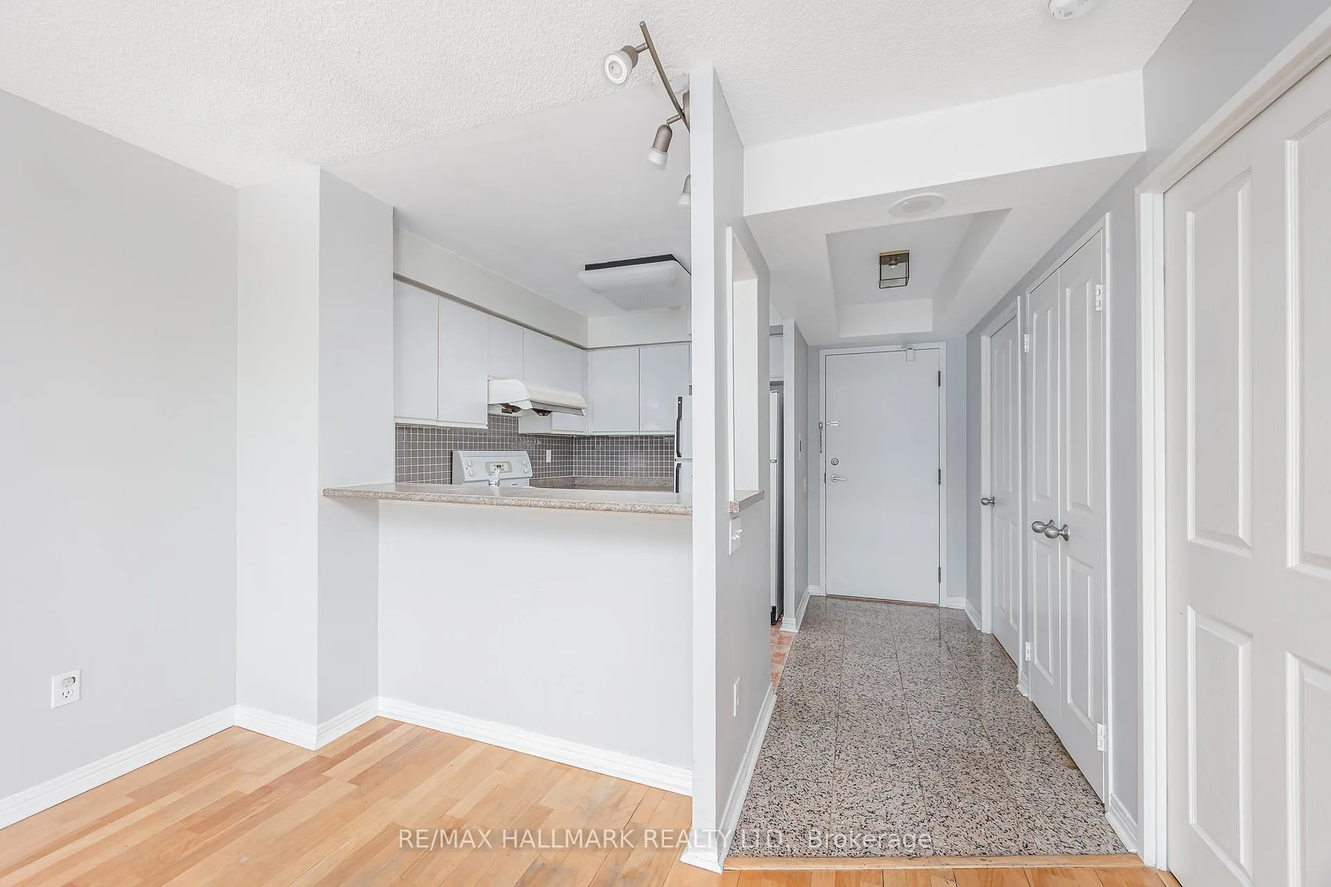 Photo 10 of Unit 506, 942 Yonge Street, Toronto, The Annex — HOMEH