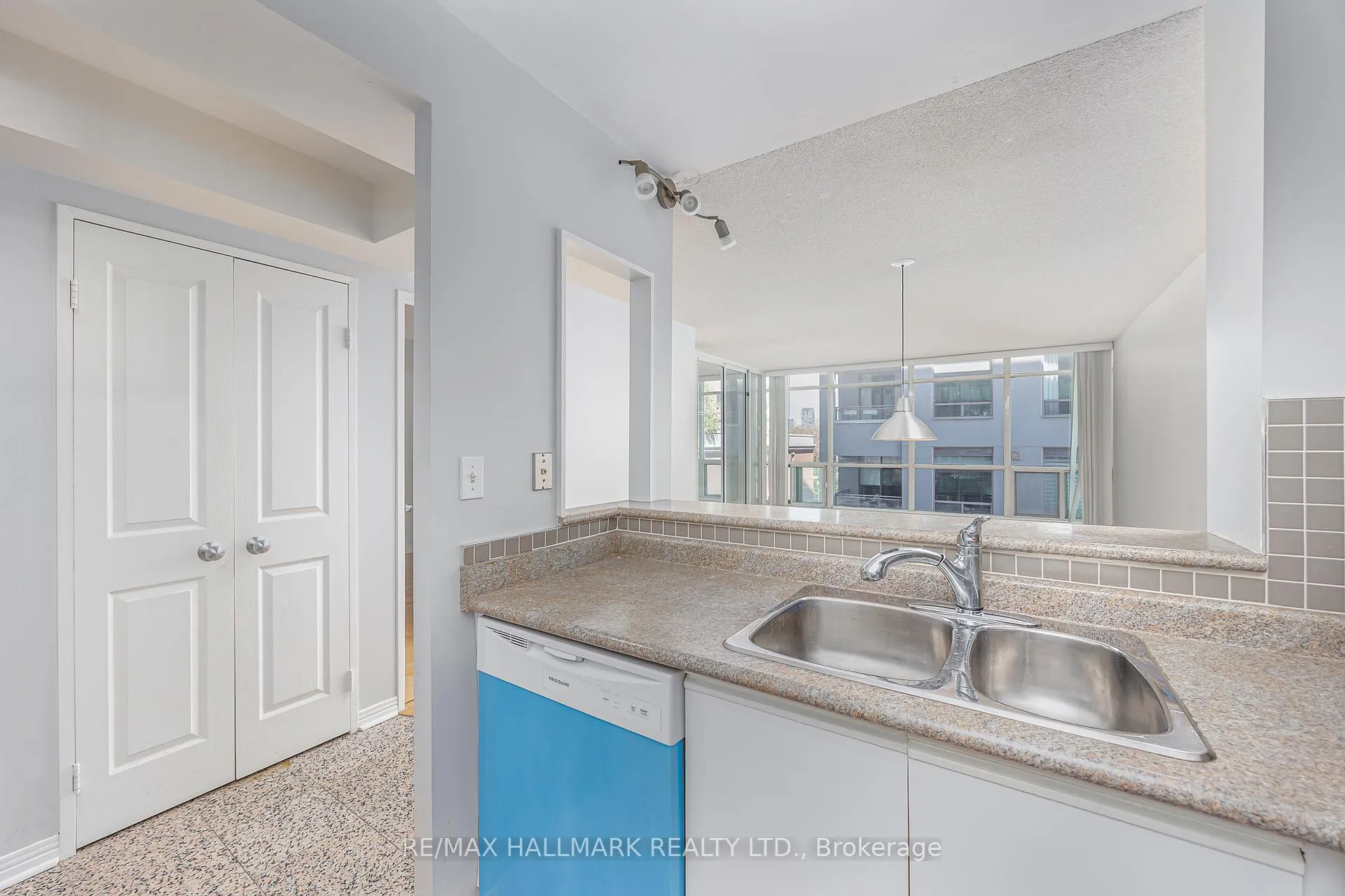 Photo 11 of Unit 506, 942 Yonge Street, Toronto, The Annex — HOMEH