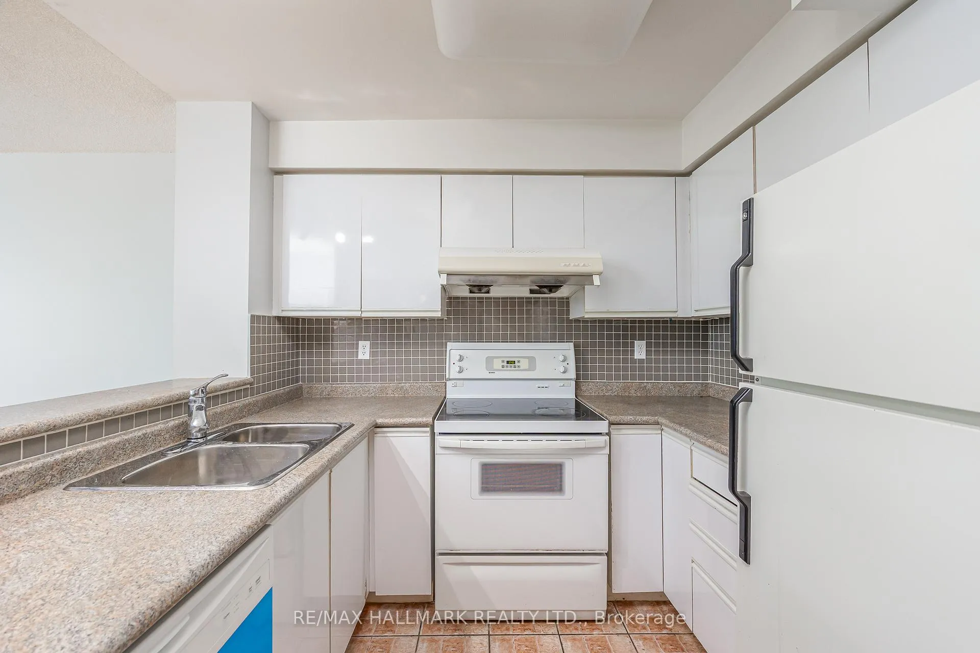 Photo 13 of Unit 506, 942 Yonge Street, Toronto, The Annex — HOMEH