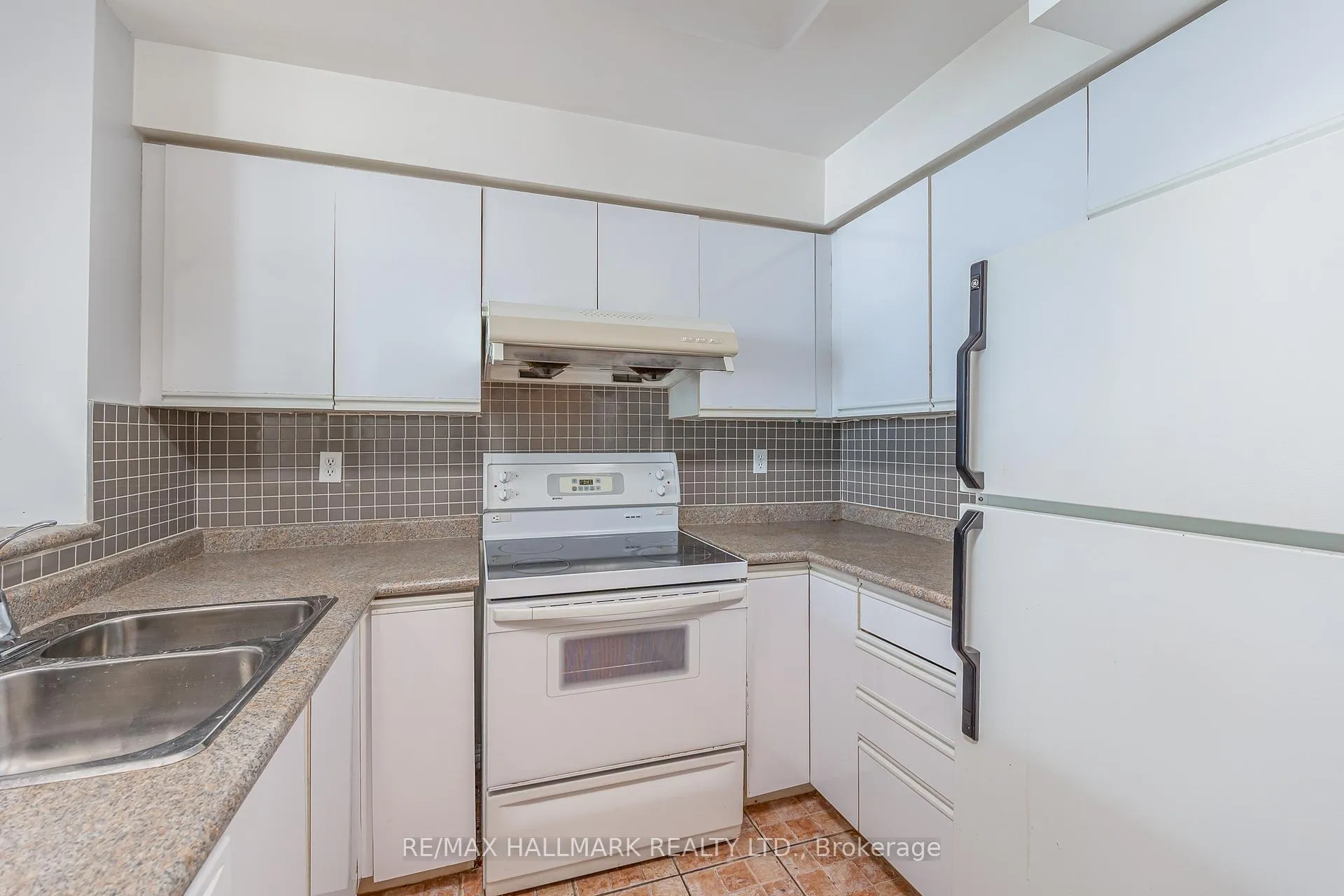 Photo 14 of Unit 506, 942 Yonge Street, Toronto, The Annex — HOMEH