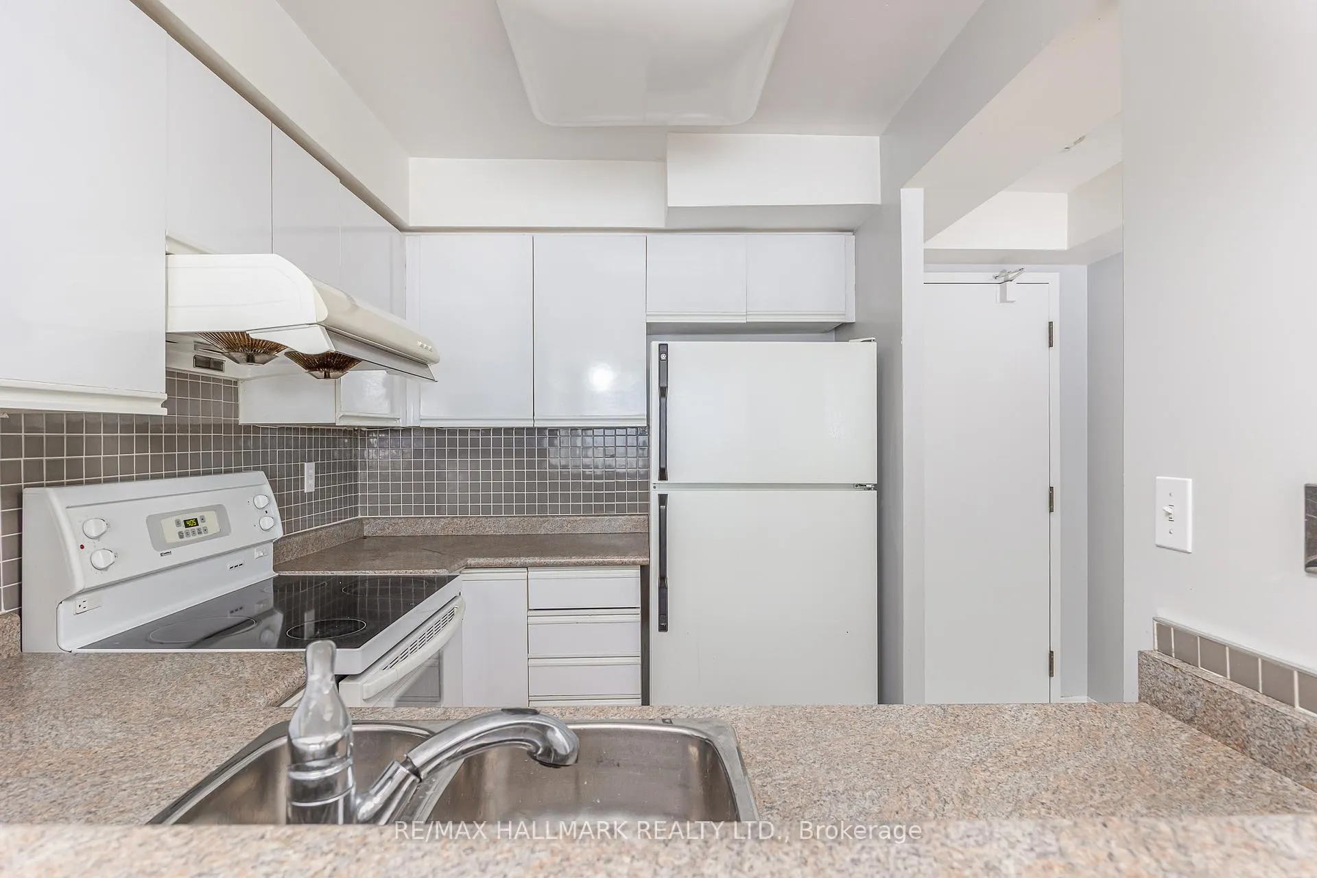 Photo 15 of Unit 506, 942 Yonge Street, Toronto, The Annex — HOMEH