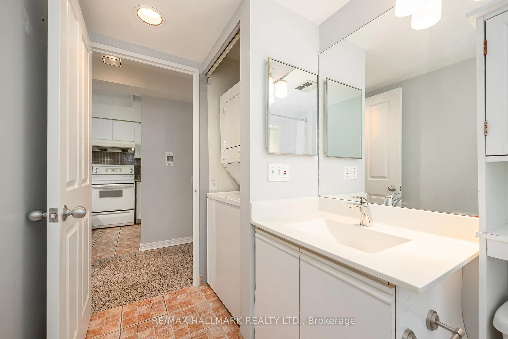 Photo 22 of Unit 506, 942 Yonge Street, Toronto, The Annex — HOMEH