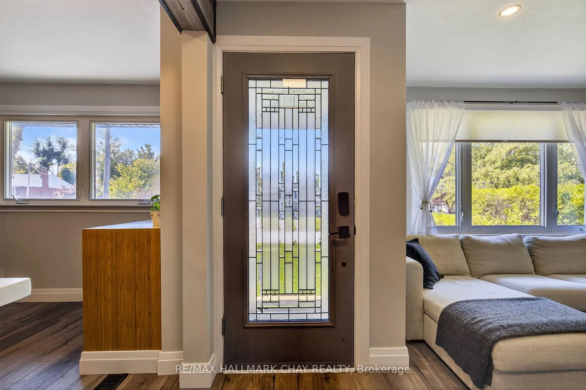 Photo 2 of 64 Marion Crescent, Barrie, Wellington — HOMEH