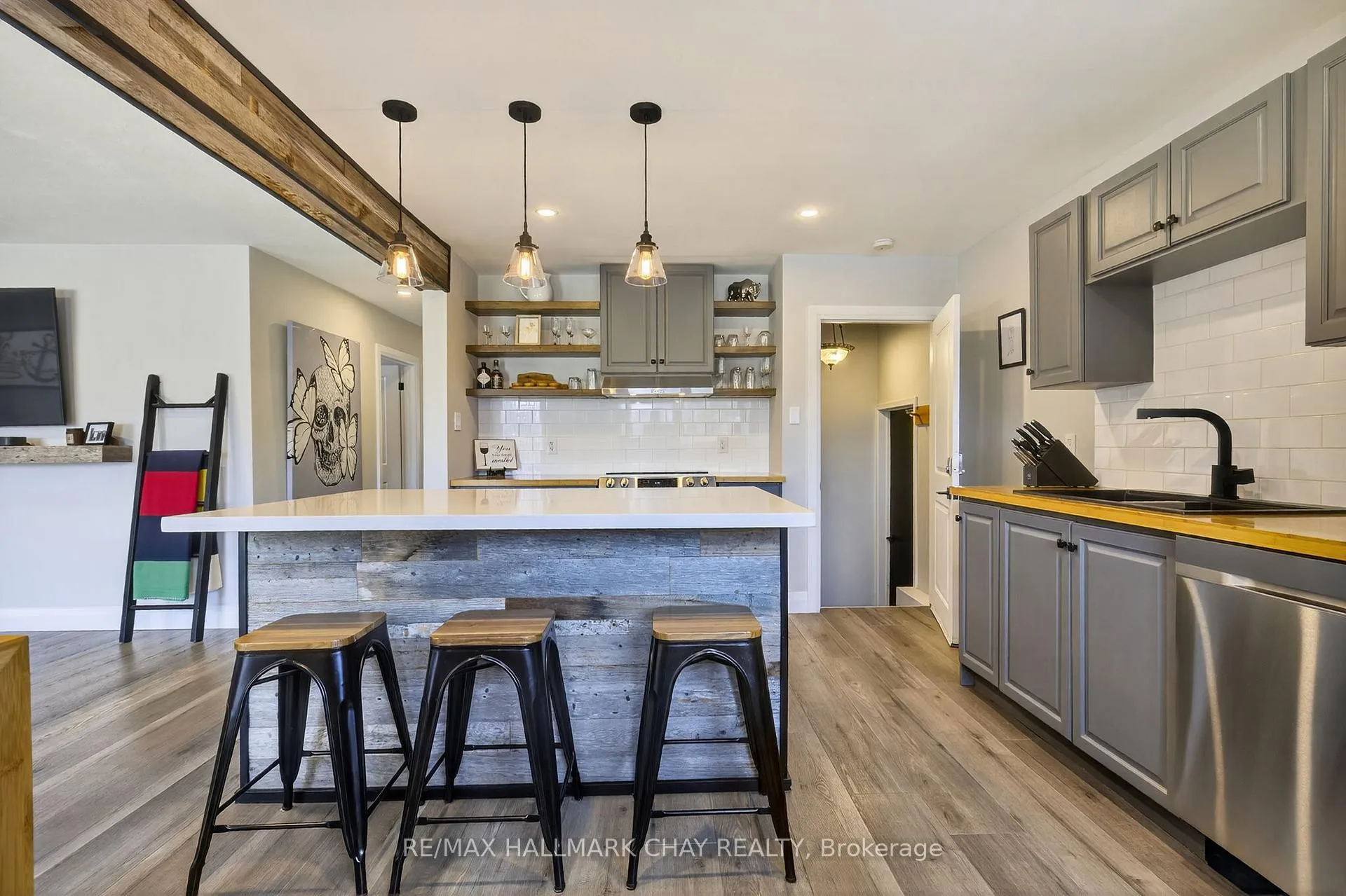 Photo 5 of 64 Marion Crescent, Barrie, Wellington — HOMEH