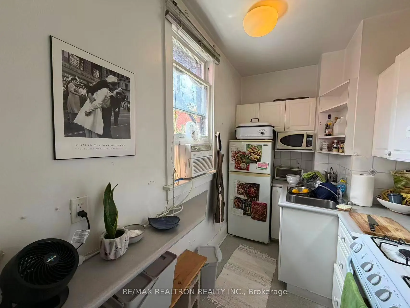 Photo 7 of Unit 4, 108 Admiral Road, Toronto, The Annex — HOMEH